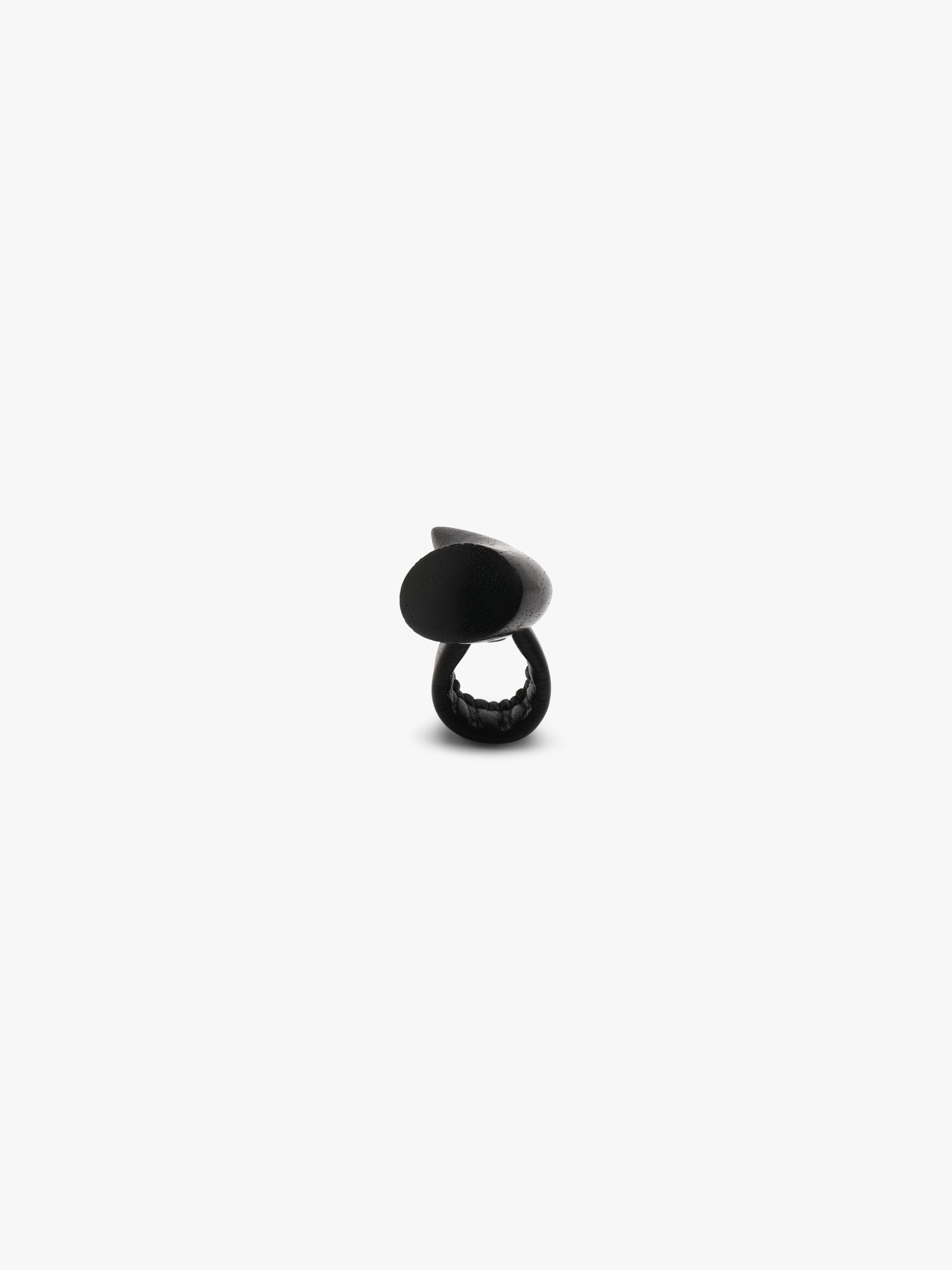 Aru ring: black acacia, leather