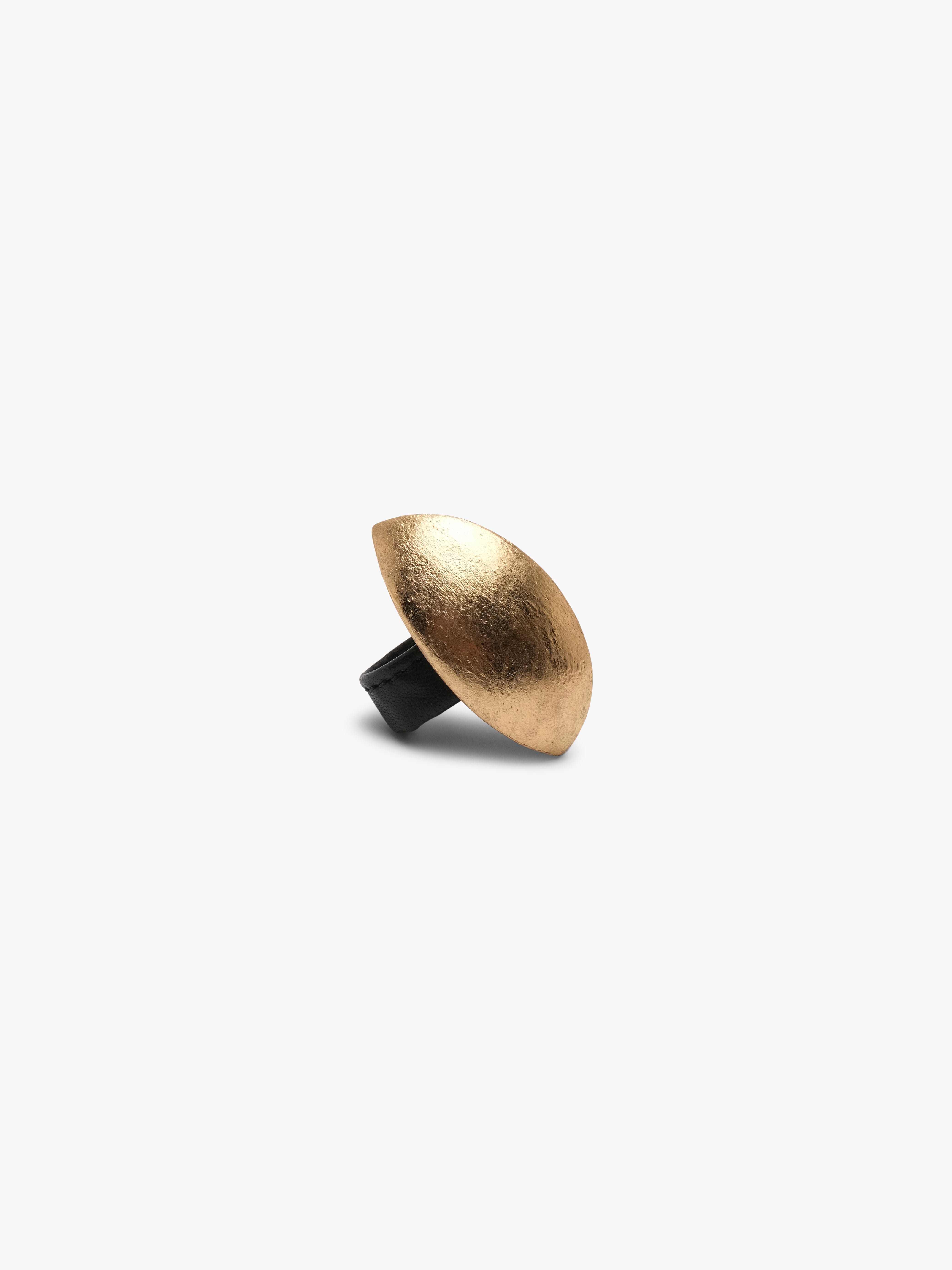 Moro ring: acacia, goldfoil, leather, – Monies