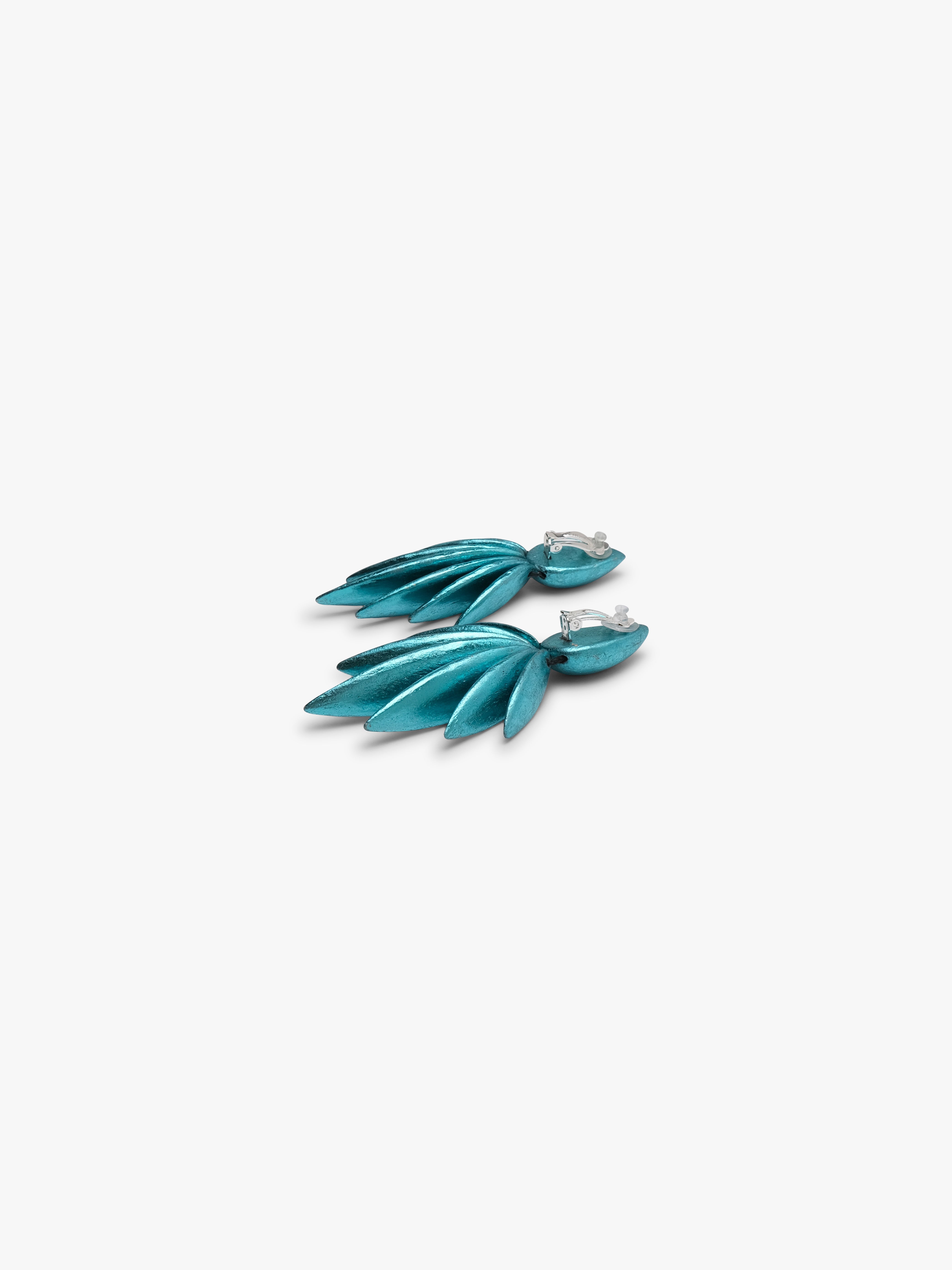 Quasi earrings: acacia, bluefoil