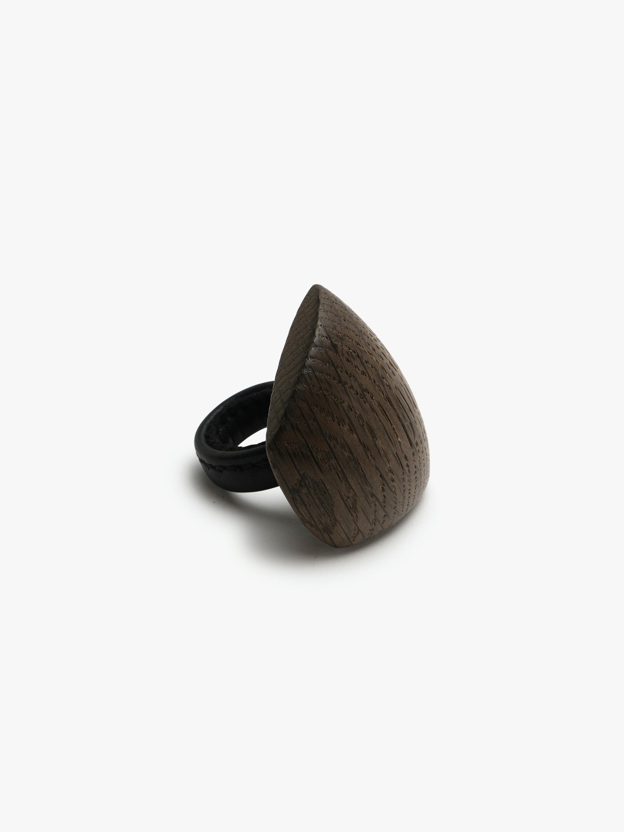 Oro ring: bog oak, leather