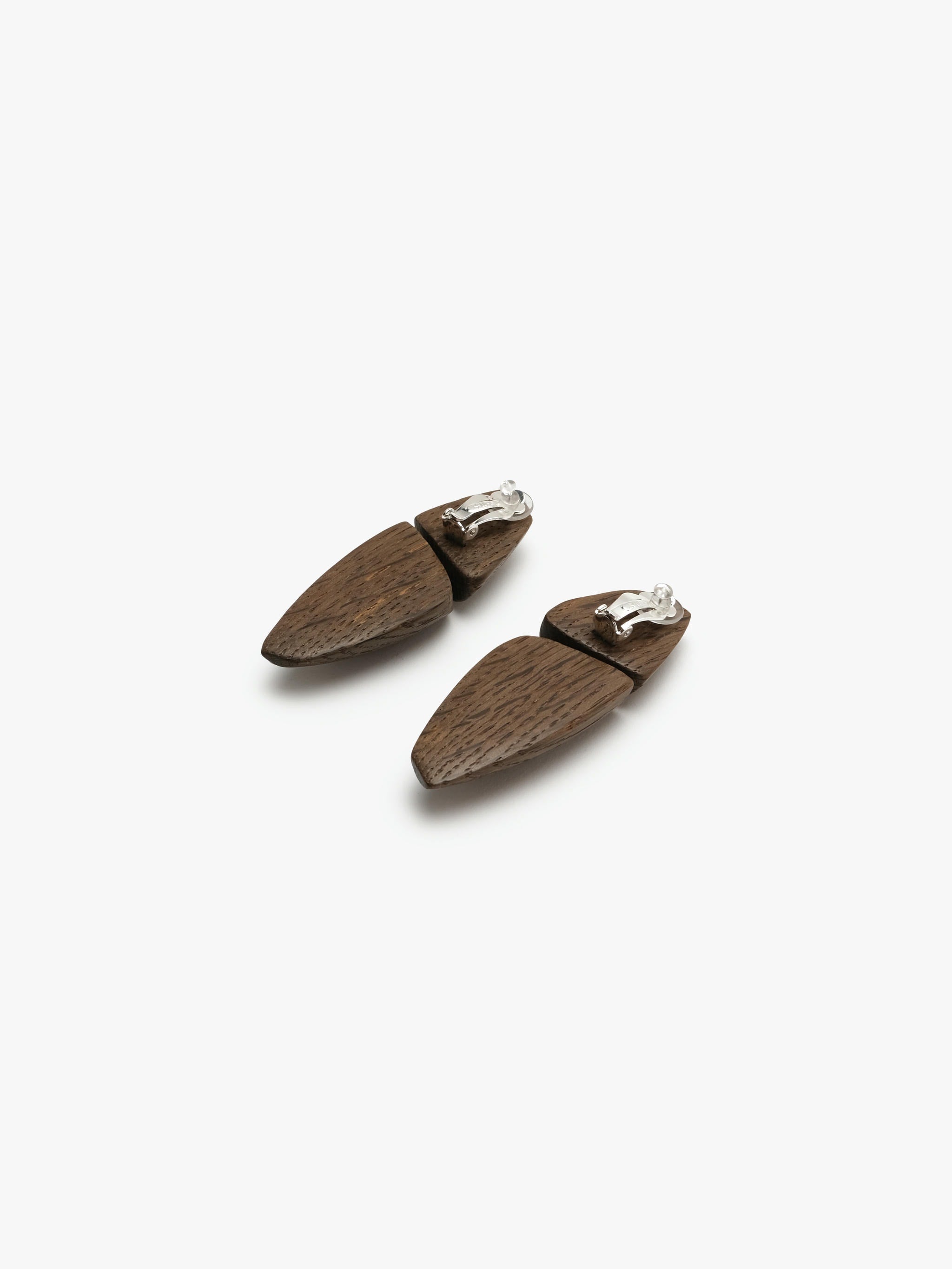 Ara earring: bog oak