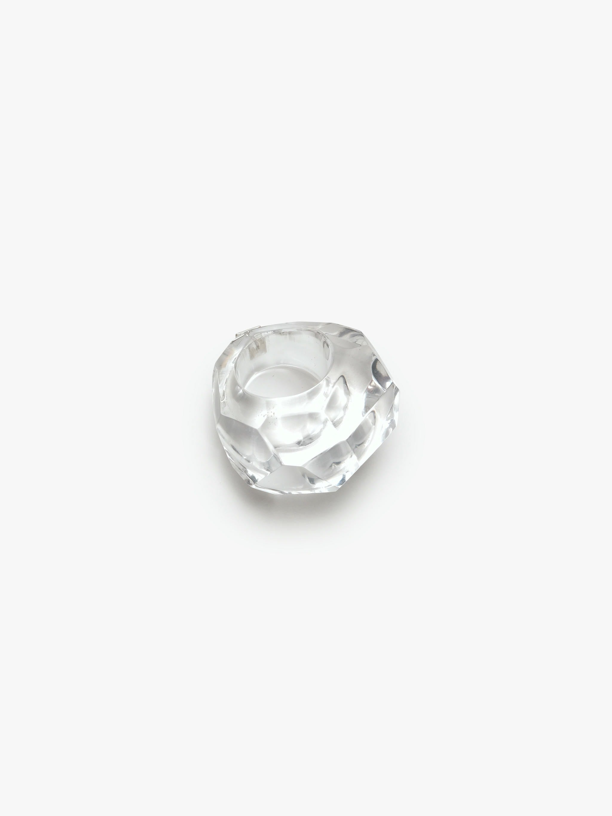 Uri ring: acrylic