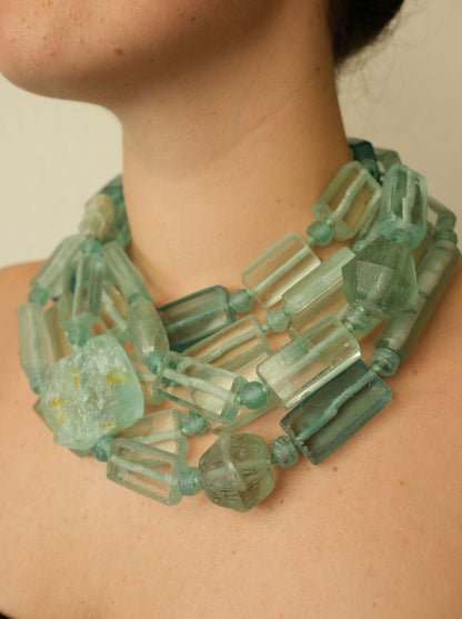 Necklace: aquamarine, glass beads