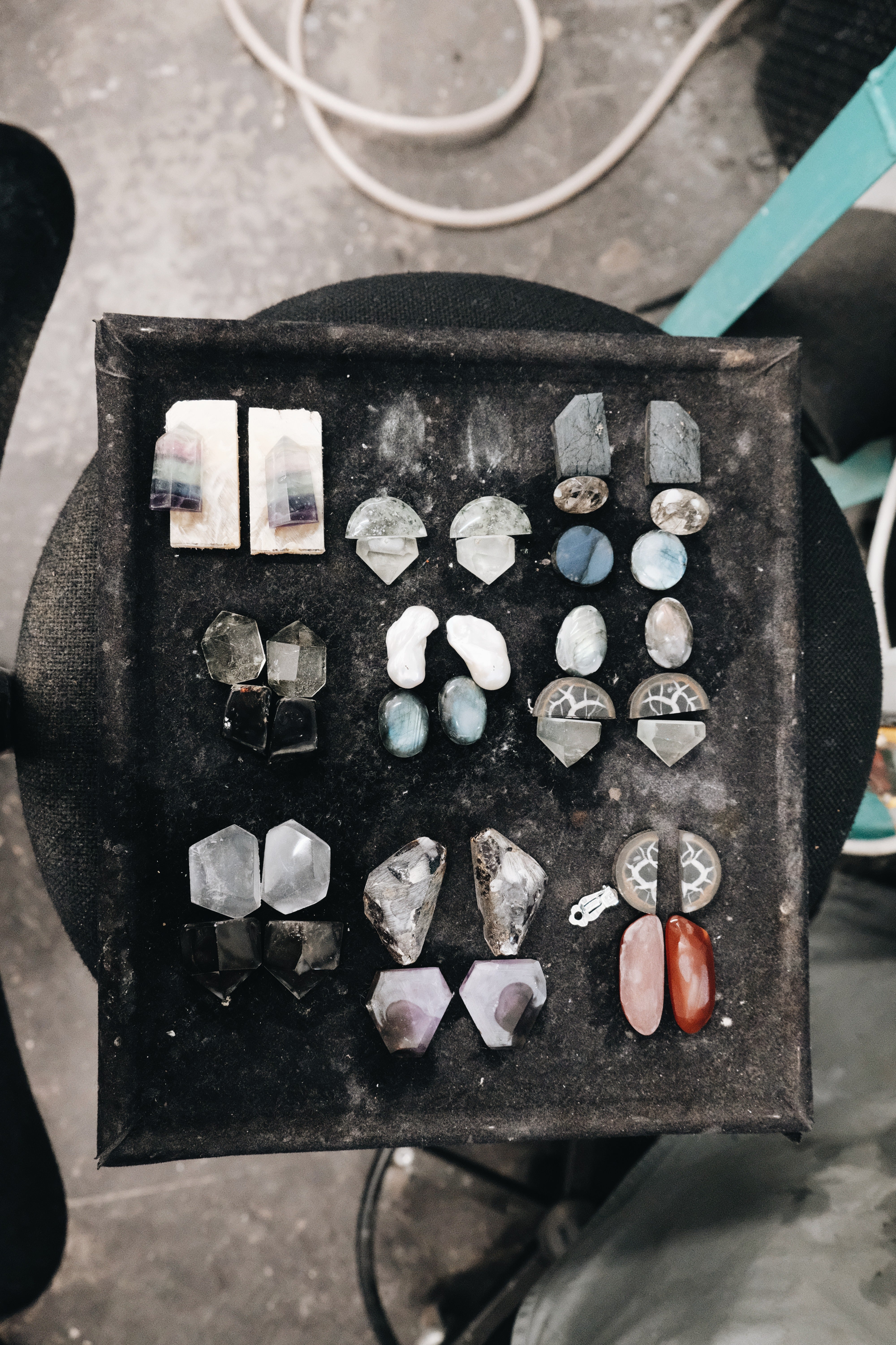 Earrings: baroque pearl, labradorite