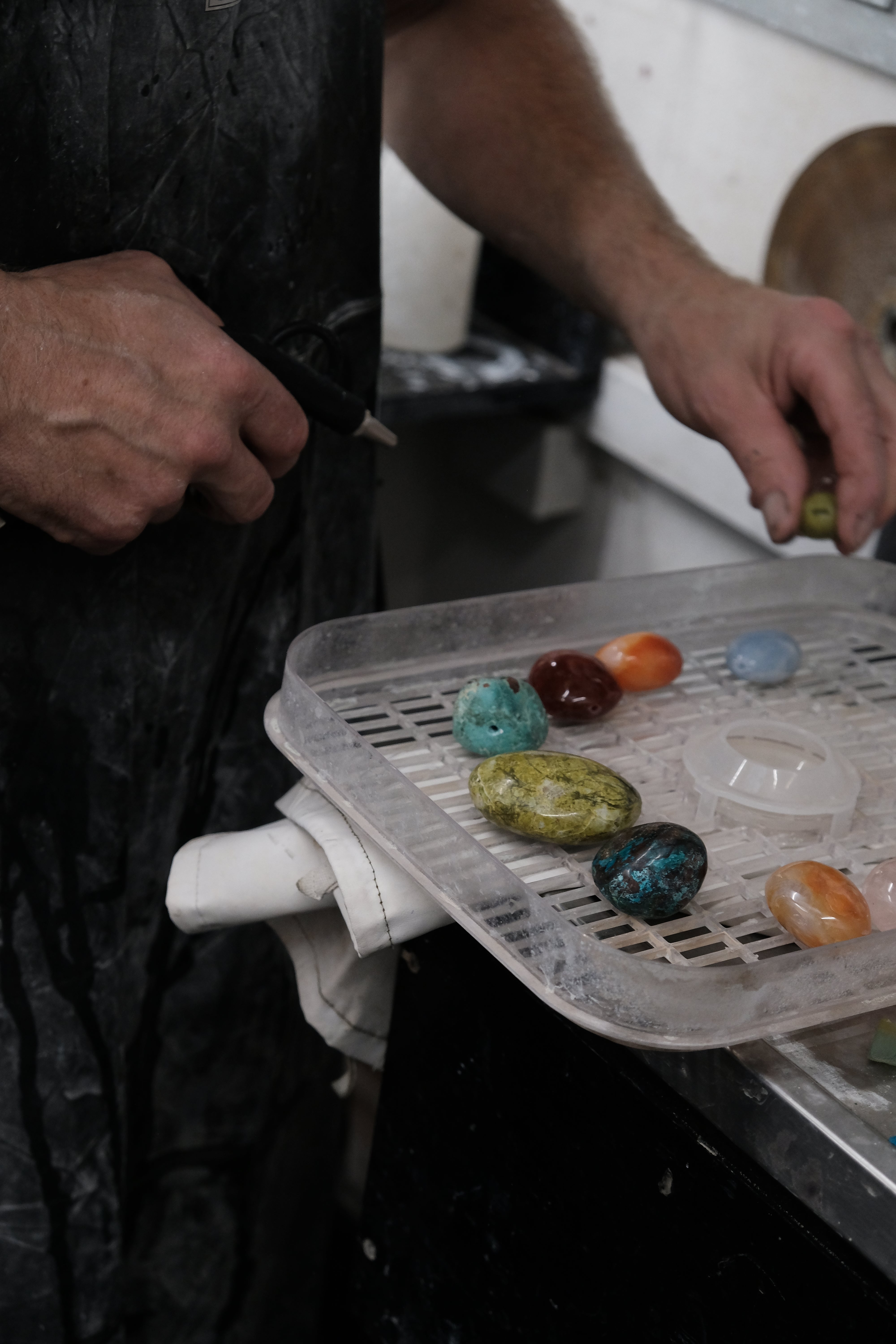 Stones in different colours and sized in a workshop environment