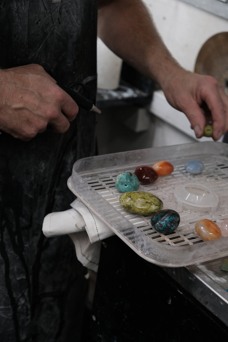 Stones in different colours and sized in a workshop environment