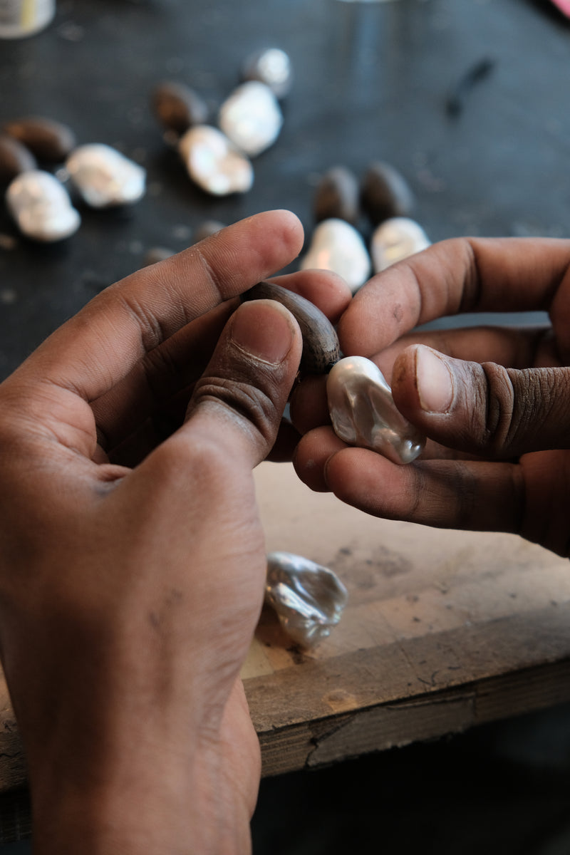 Orage earrings: baroque pearl, bog oak