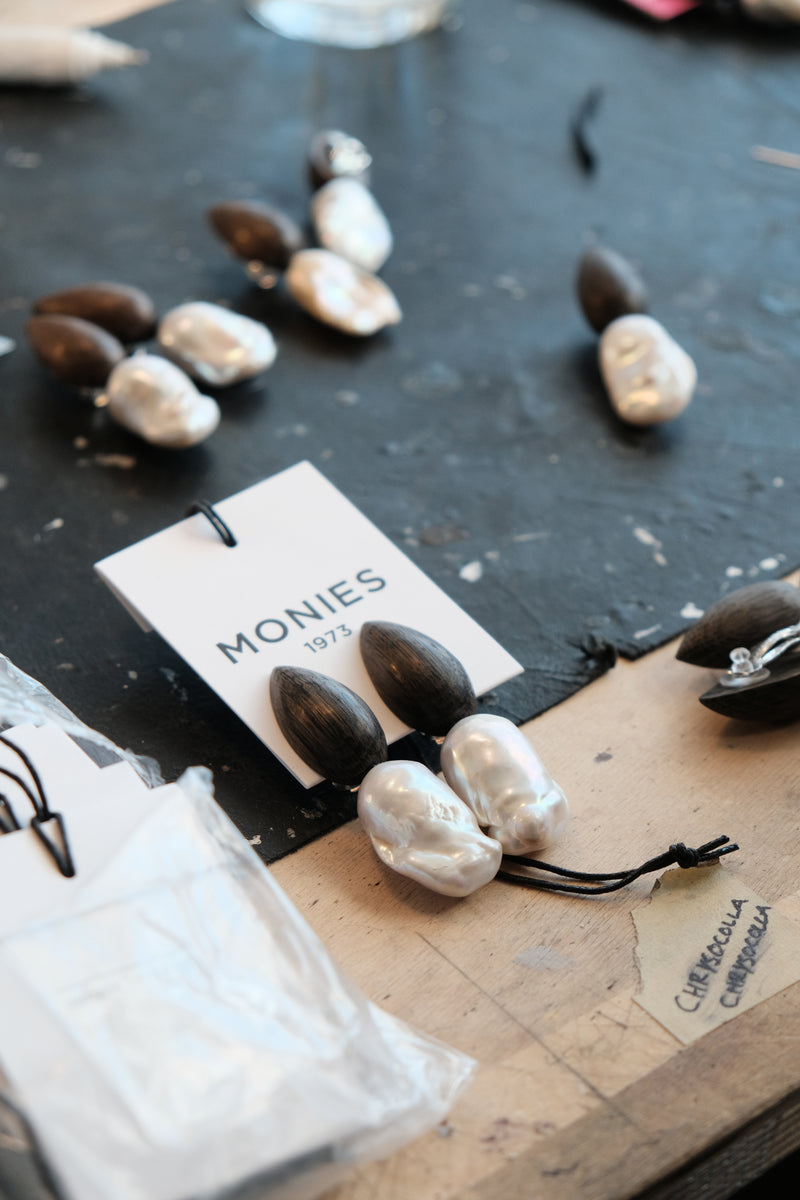 Orage earrings: baroque pearl, bog oak