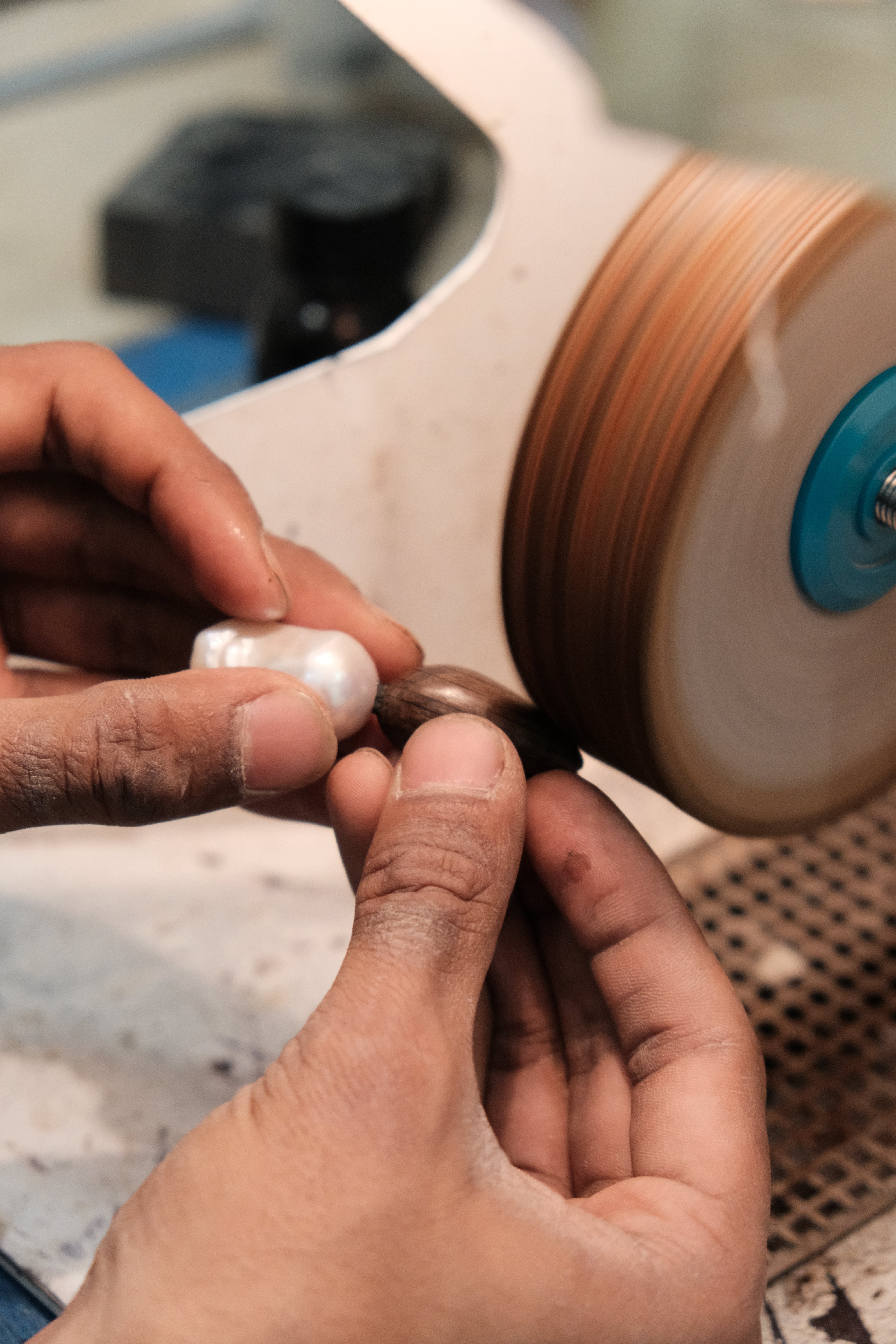 Orage earrings: baroque pearl, bog oak