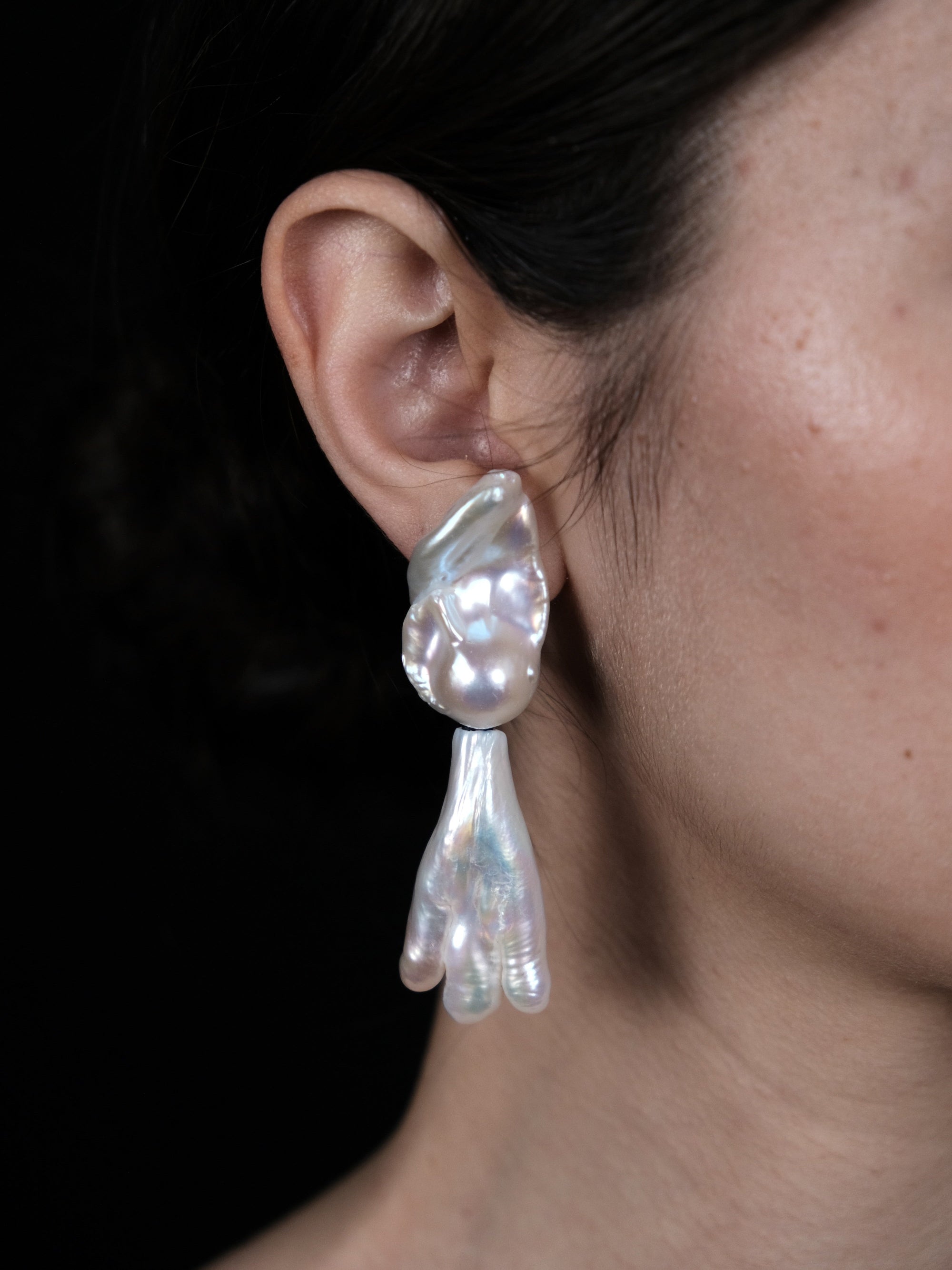 Earrings: baroque pearl