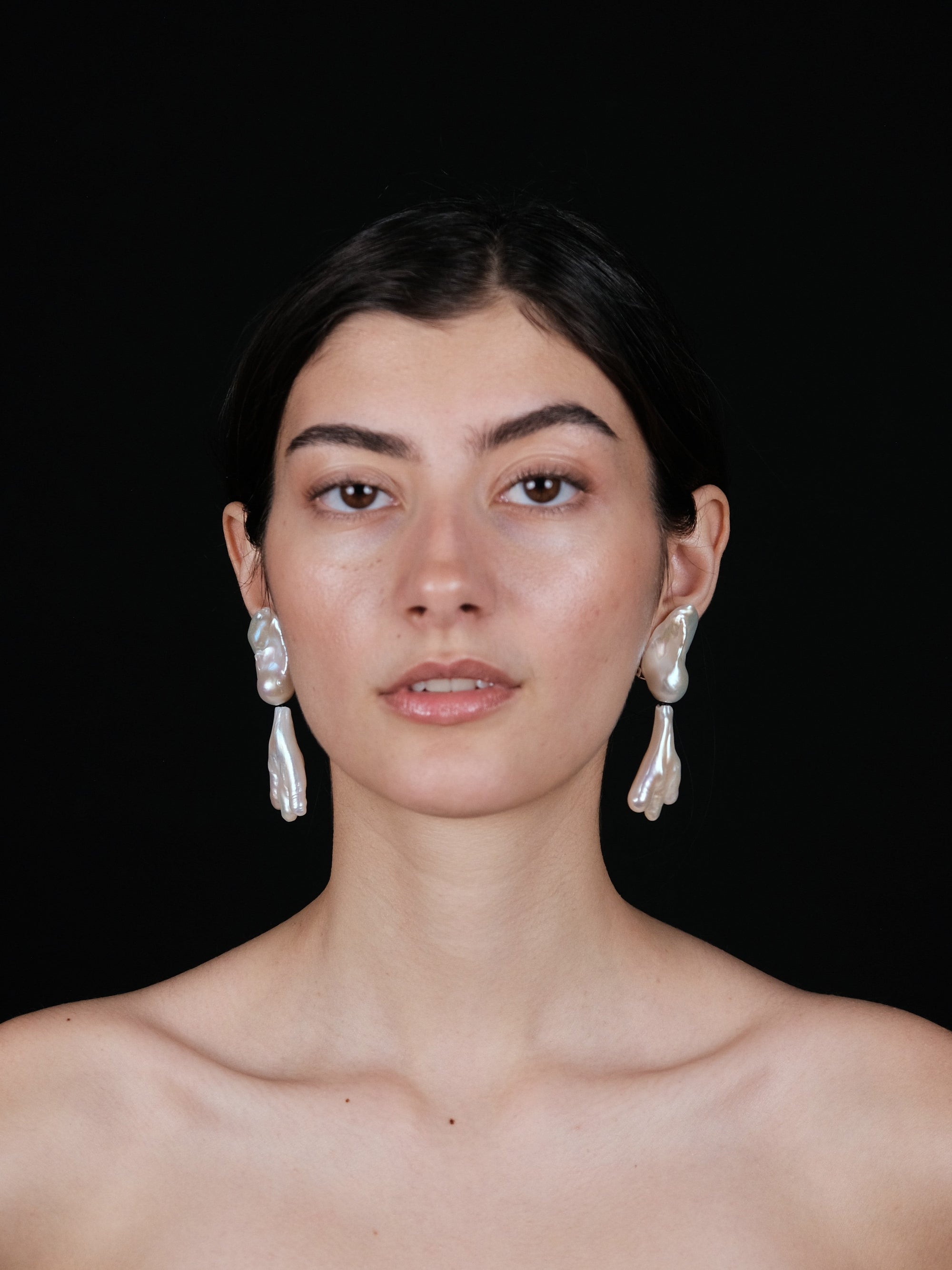 Earrings: baroque pearl