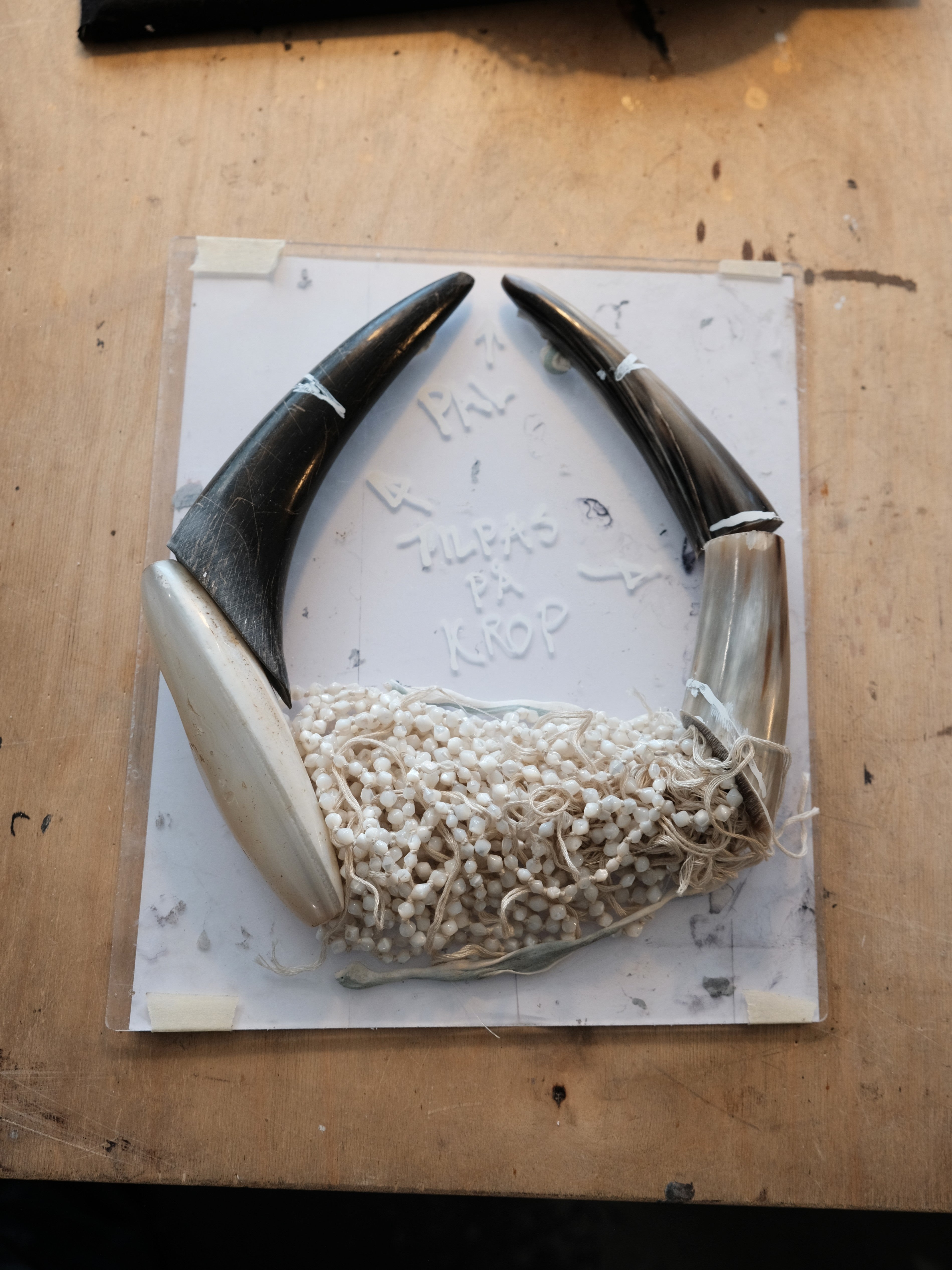 Necklace: agate, horn, mother of pearl