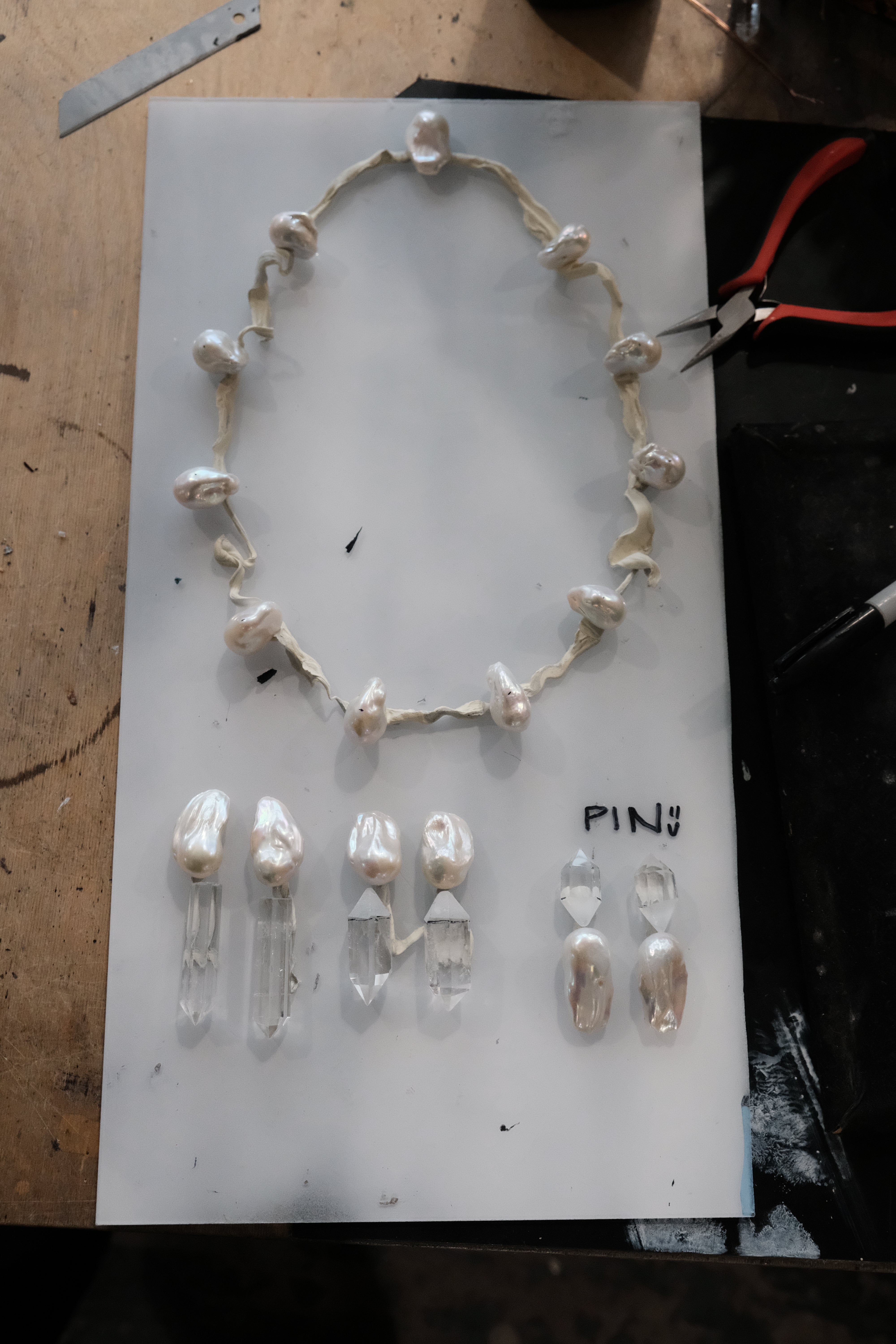 Necklace: mountain crystal, baroque pearl