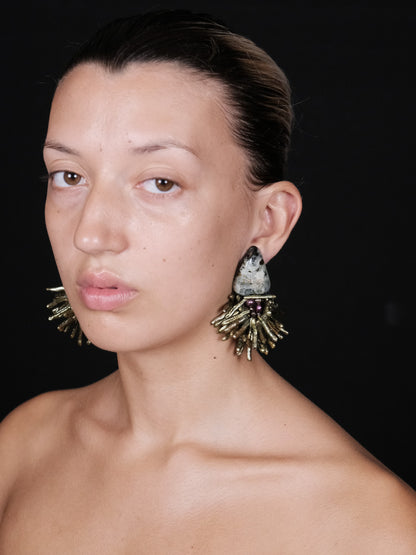 Earrings: prehnite, freshwater pearls