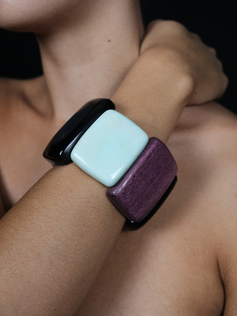 Bracelet: horn, amarant, chrysoprase