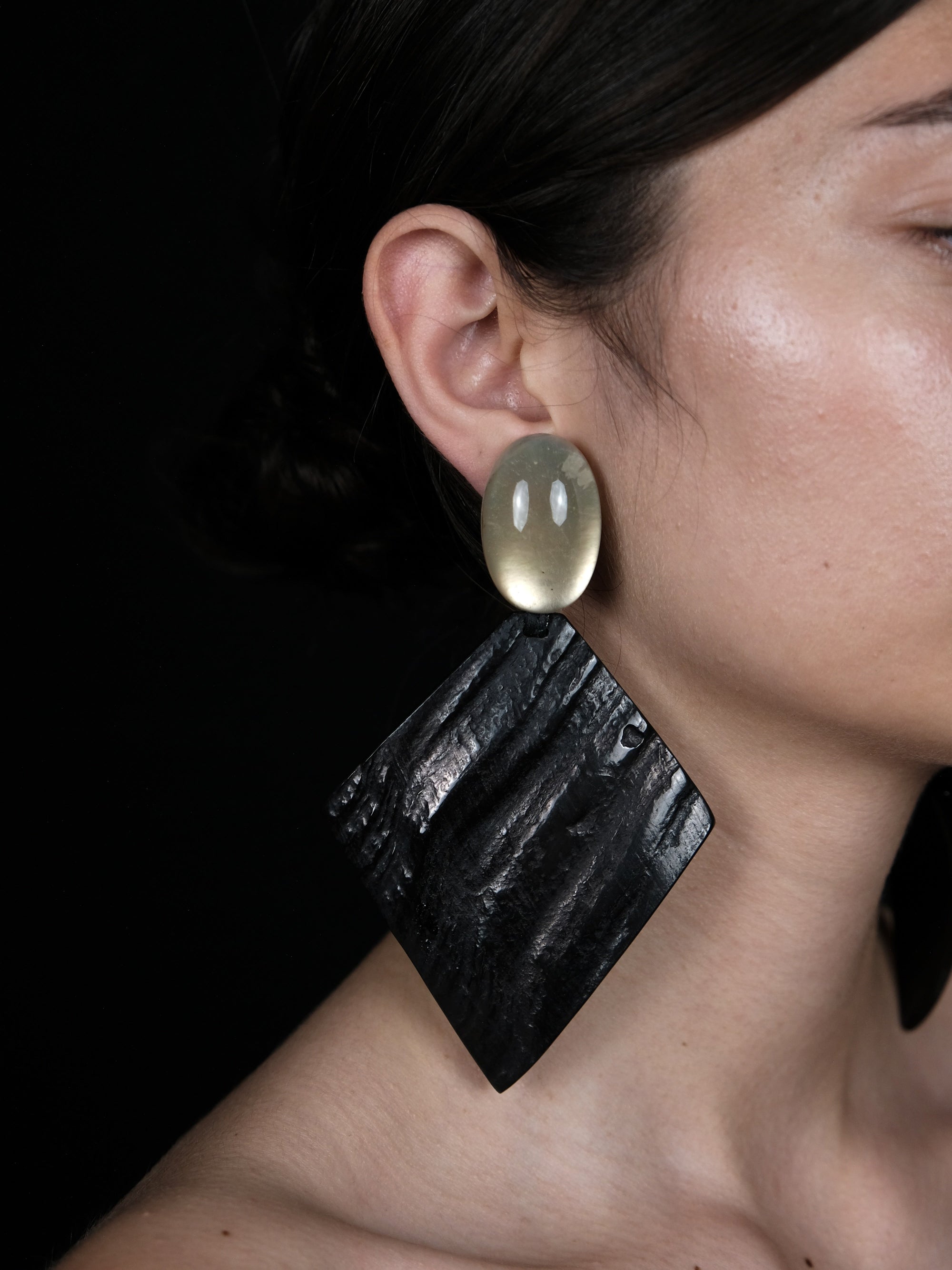 Earrings: mother of pearl, horn, citrine