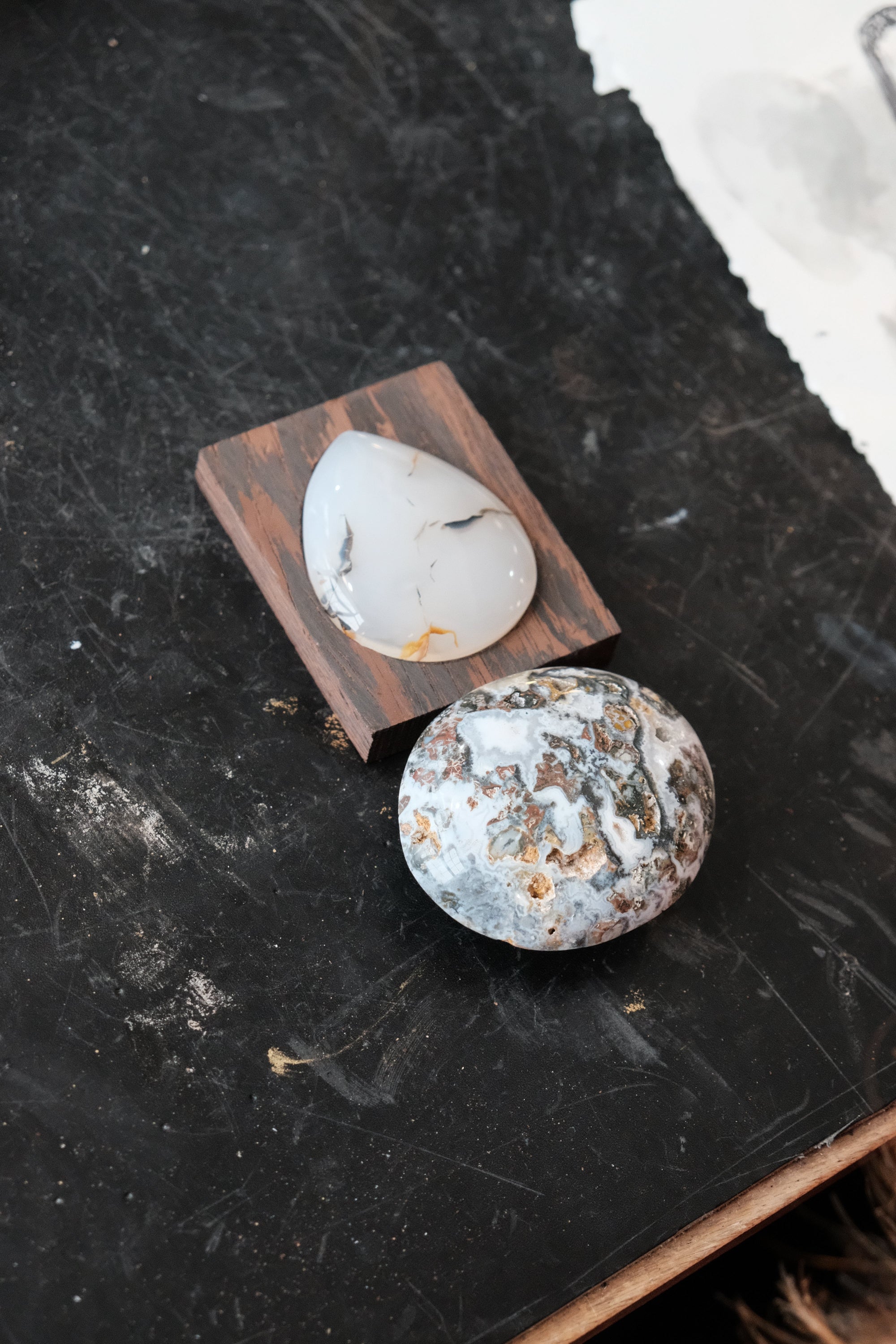 Pendant: dendritic agate, ocean jasper