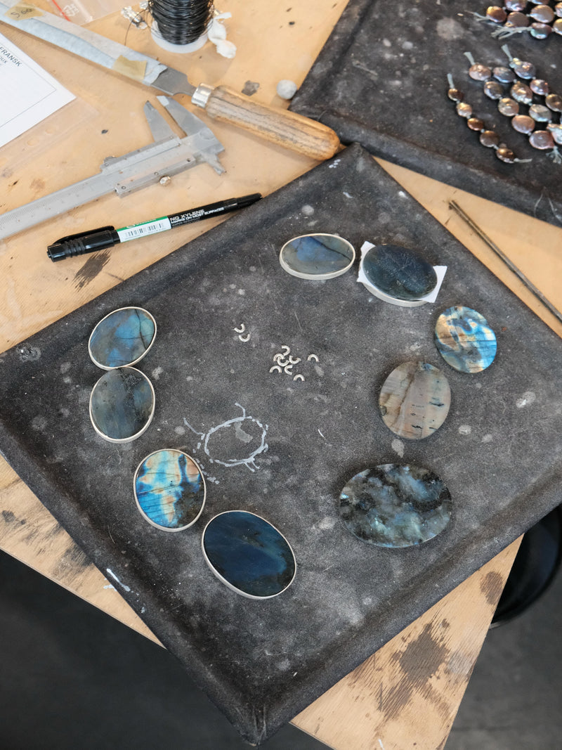 Necklace: silver, labradorite