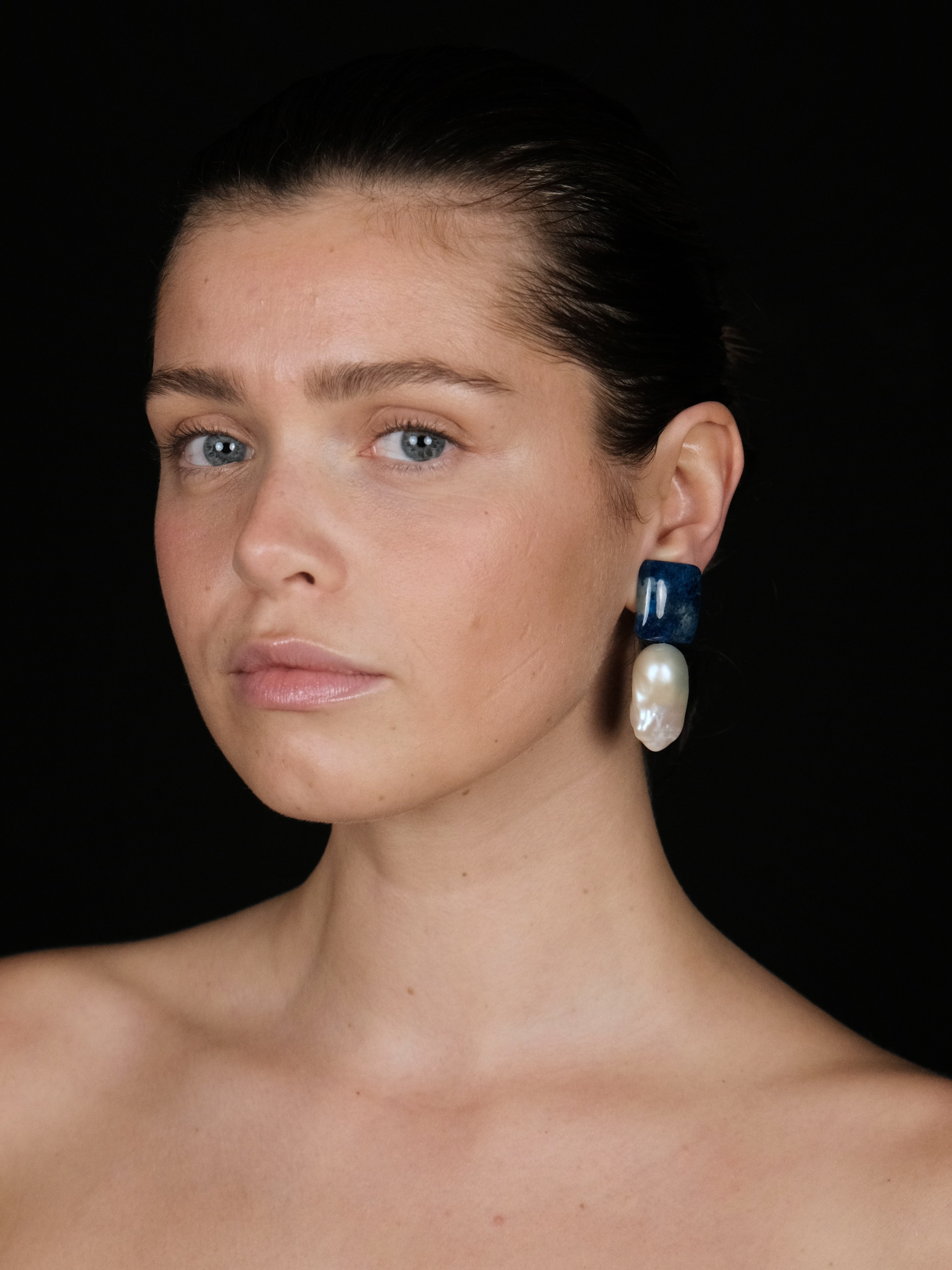 Earrings: baroque pearls, apatite