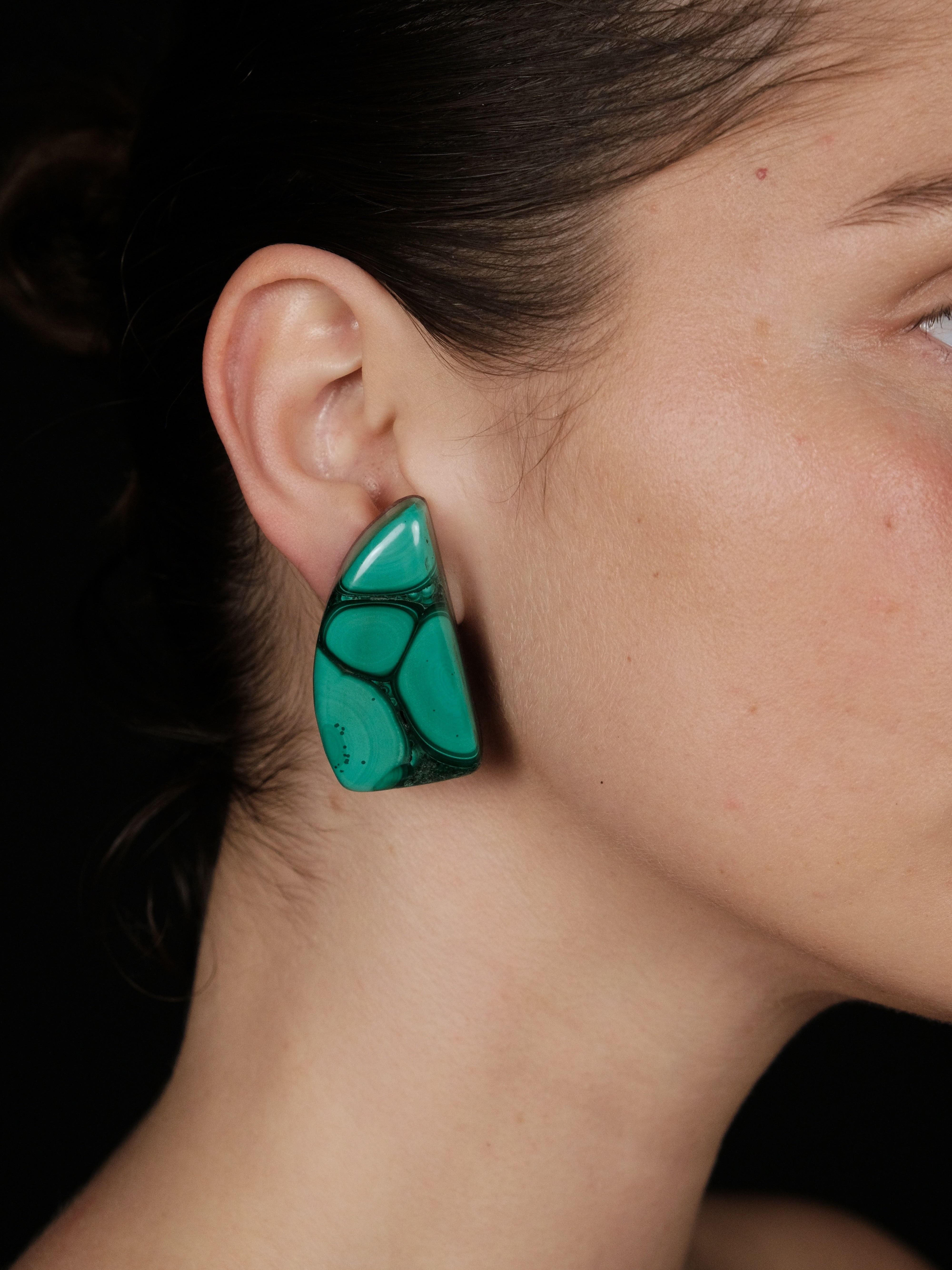 Earrings: amaranth, malachite