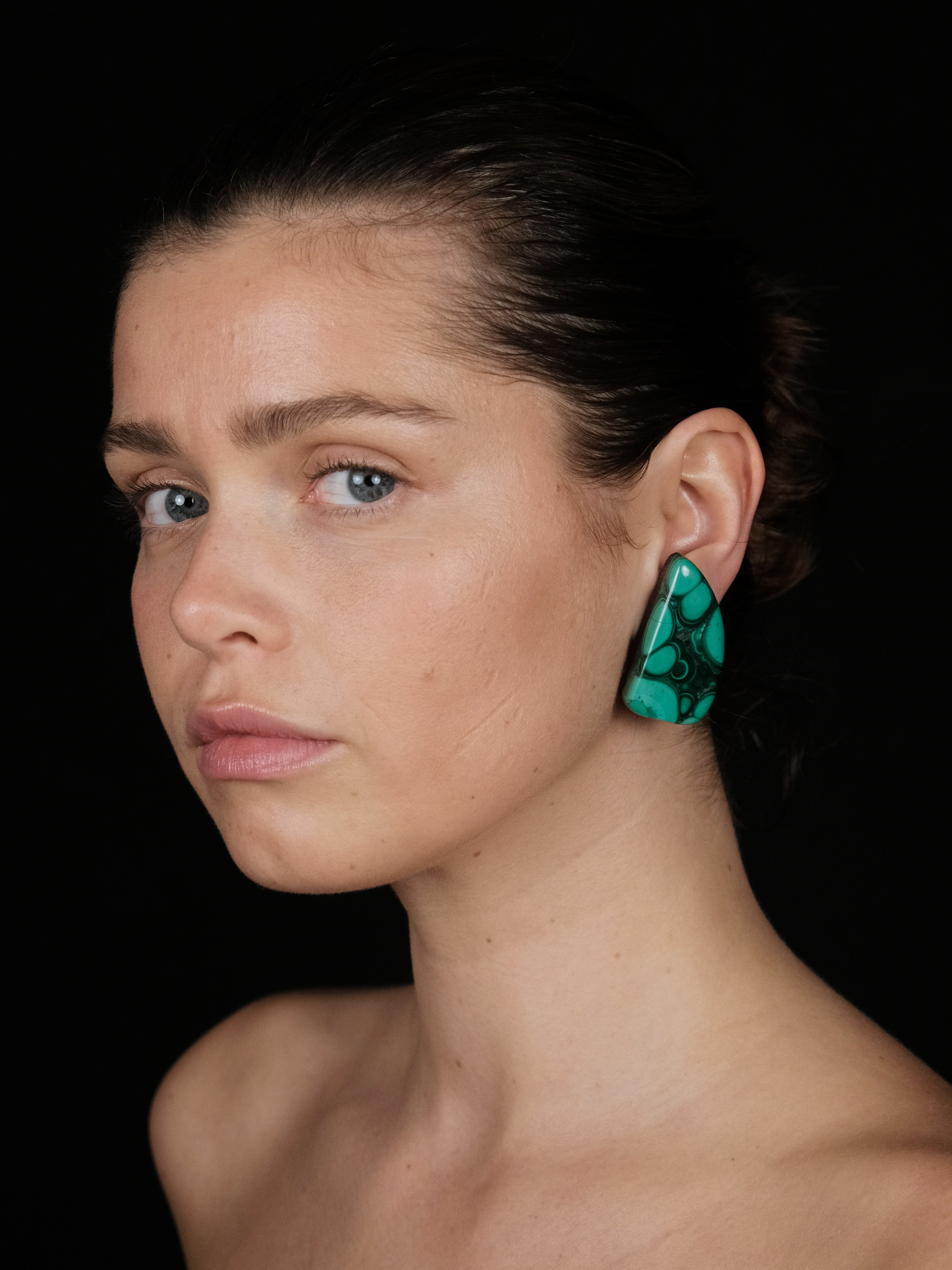 Earrings: amaranth, malachite