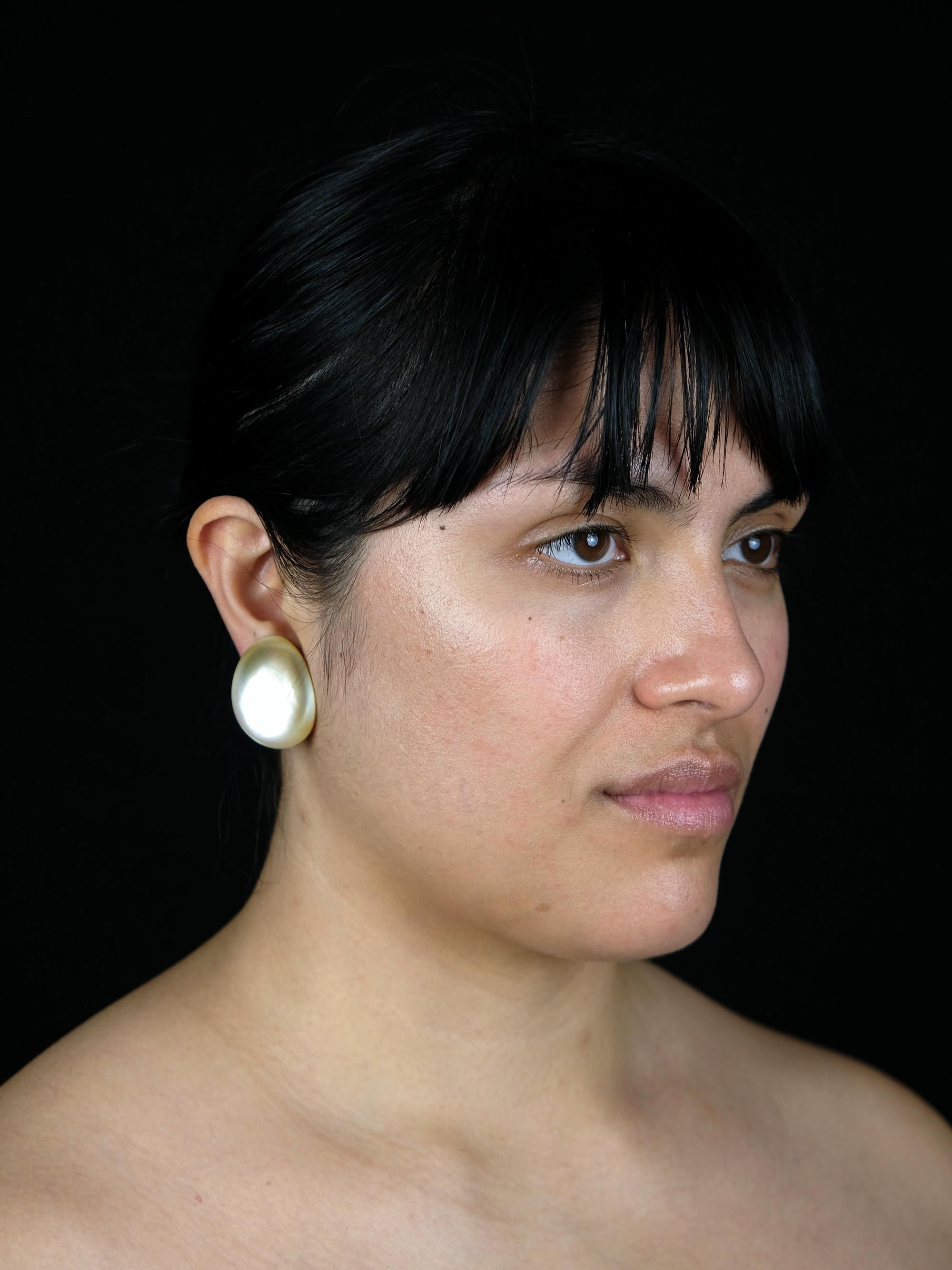 Earrings: mother of pearl, quartz