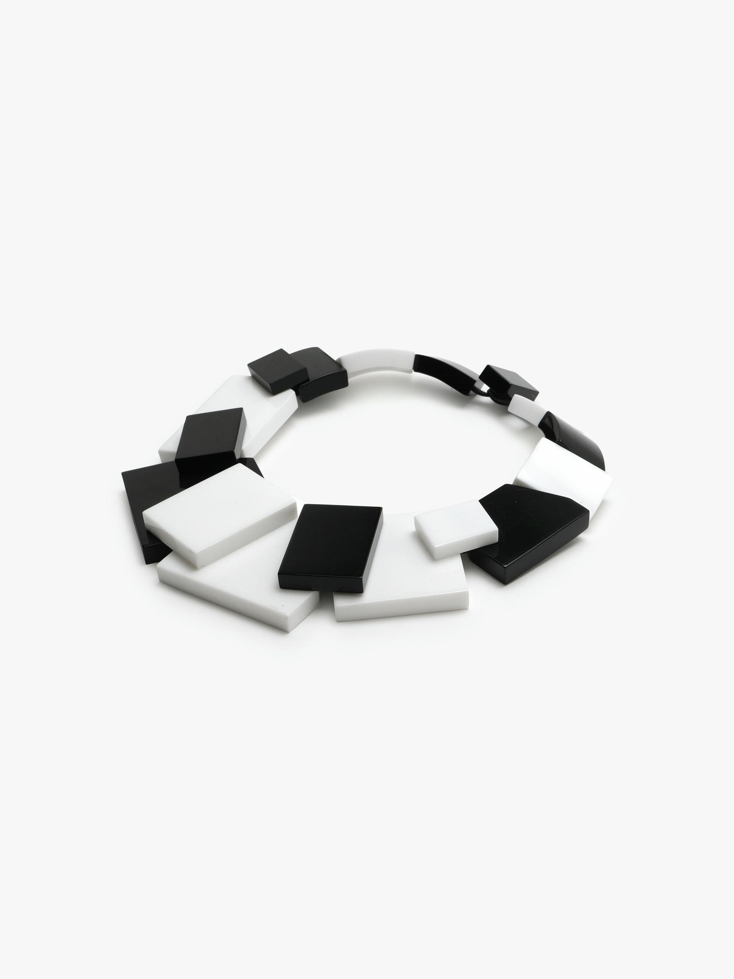 Issa necklace: black/white acrylic