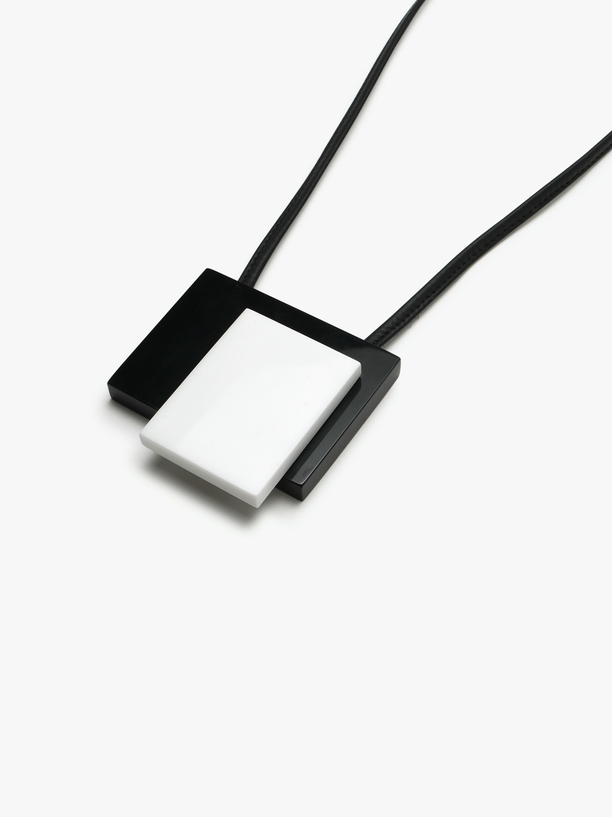 Wera pendant: black/white acrylic