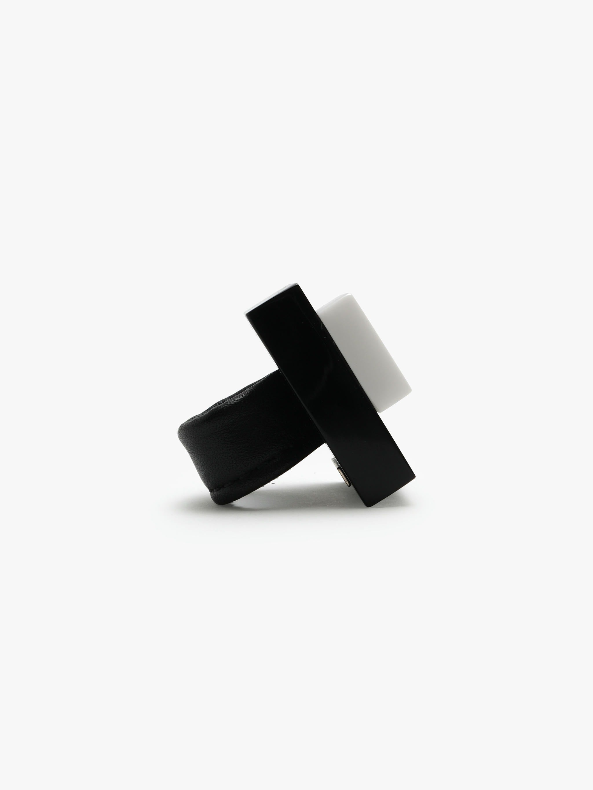 Gabi ring: black/white acrylic