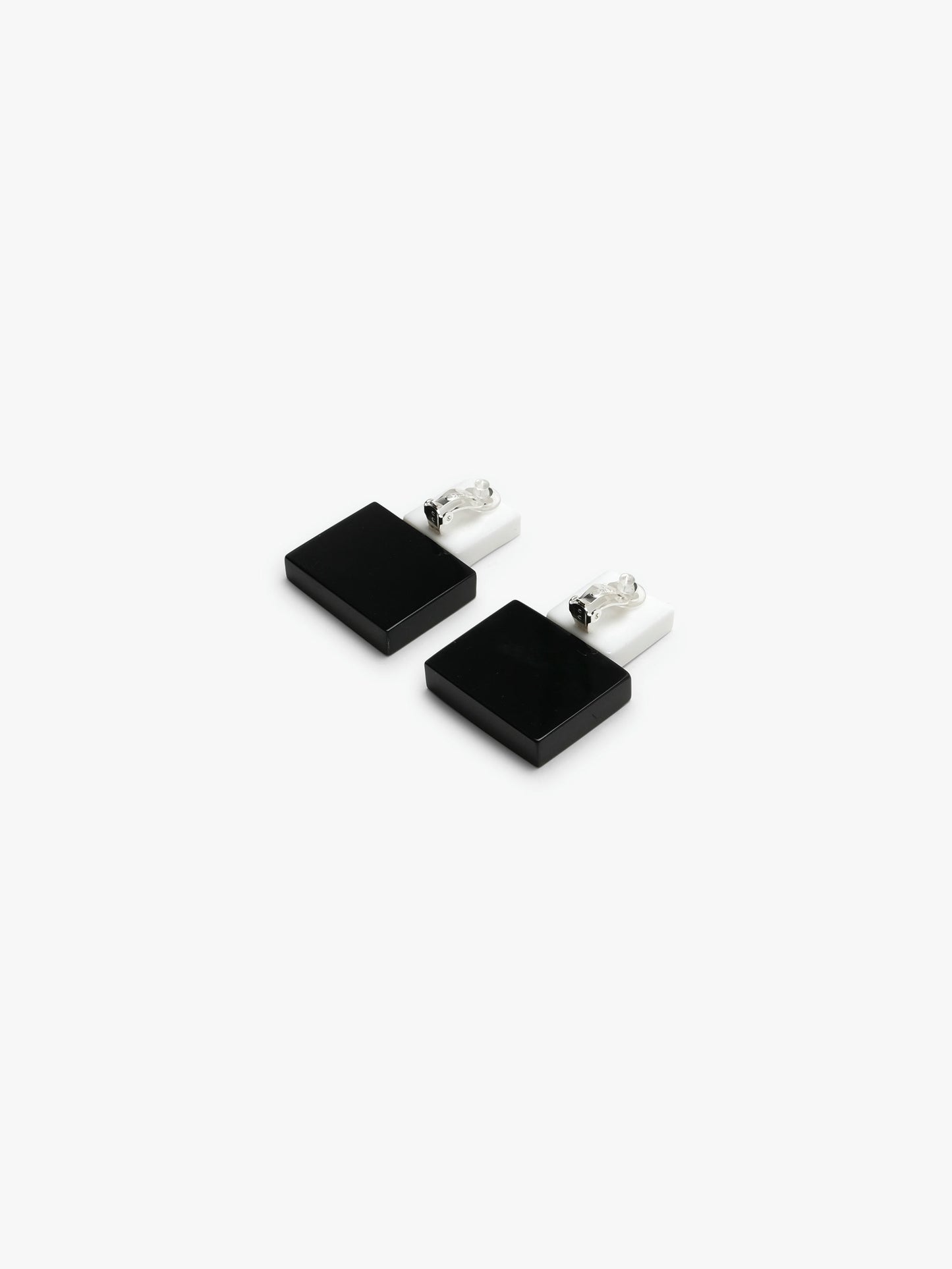 Freya earring: black/white acrylic