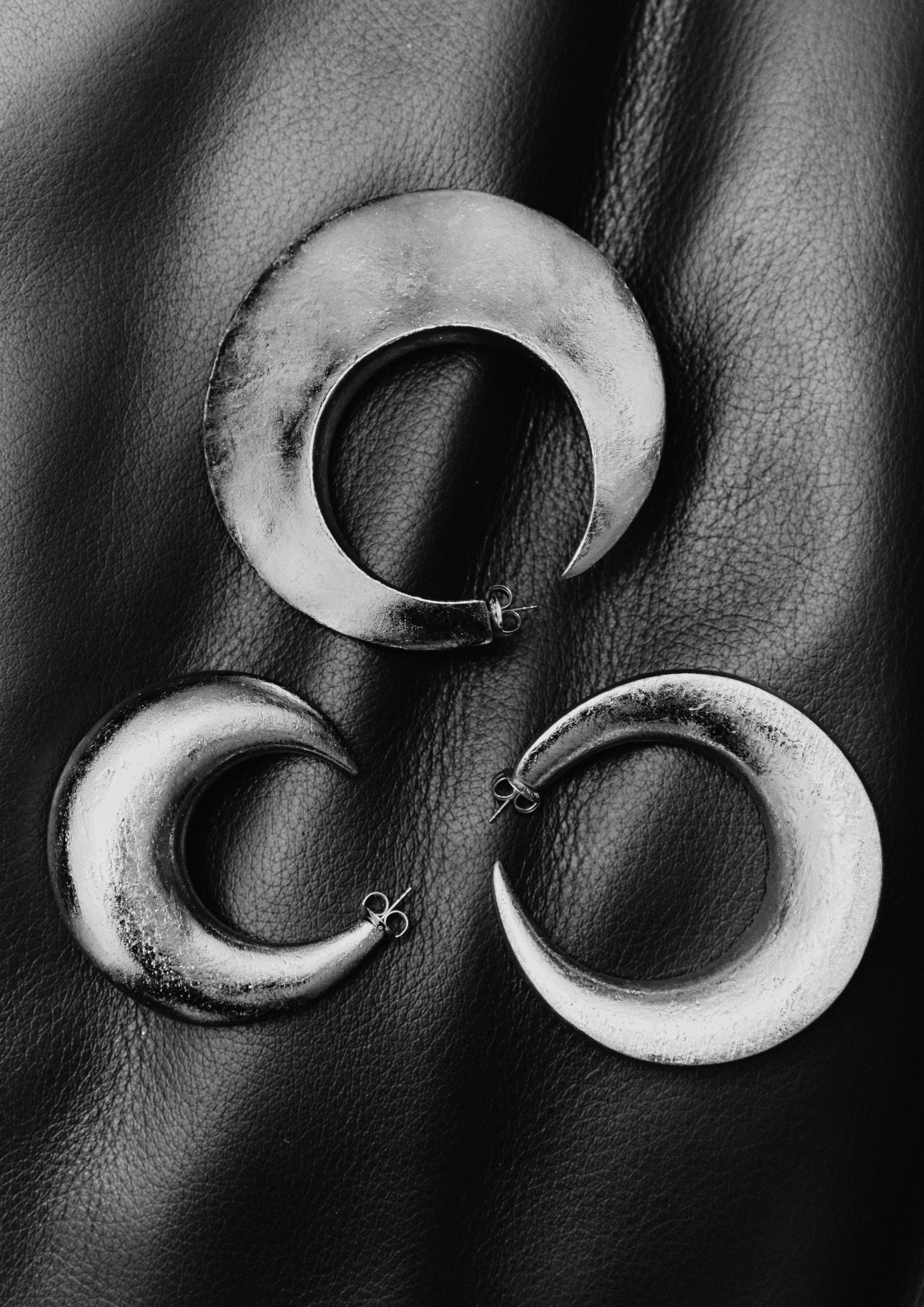 Eclipse stud earring: acacia, silverfoil