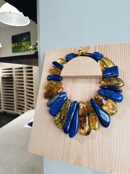 Necklace: lapis lazuli, amber