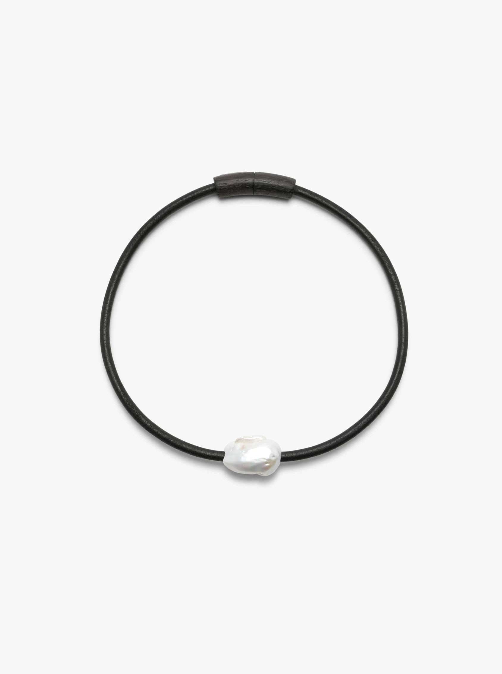 Lyséa necklace: leather, baroque pearl