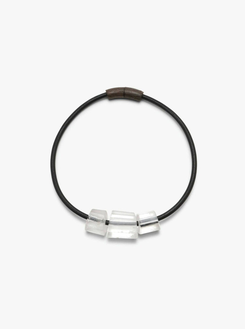 Élume necklace: leather, mountain crystal