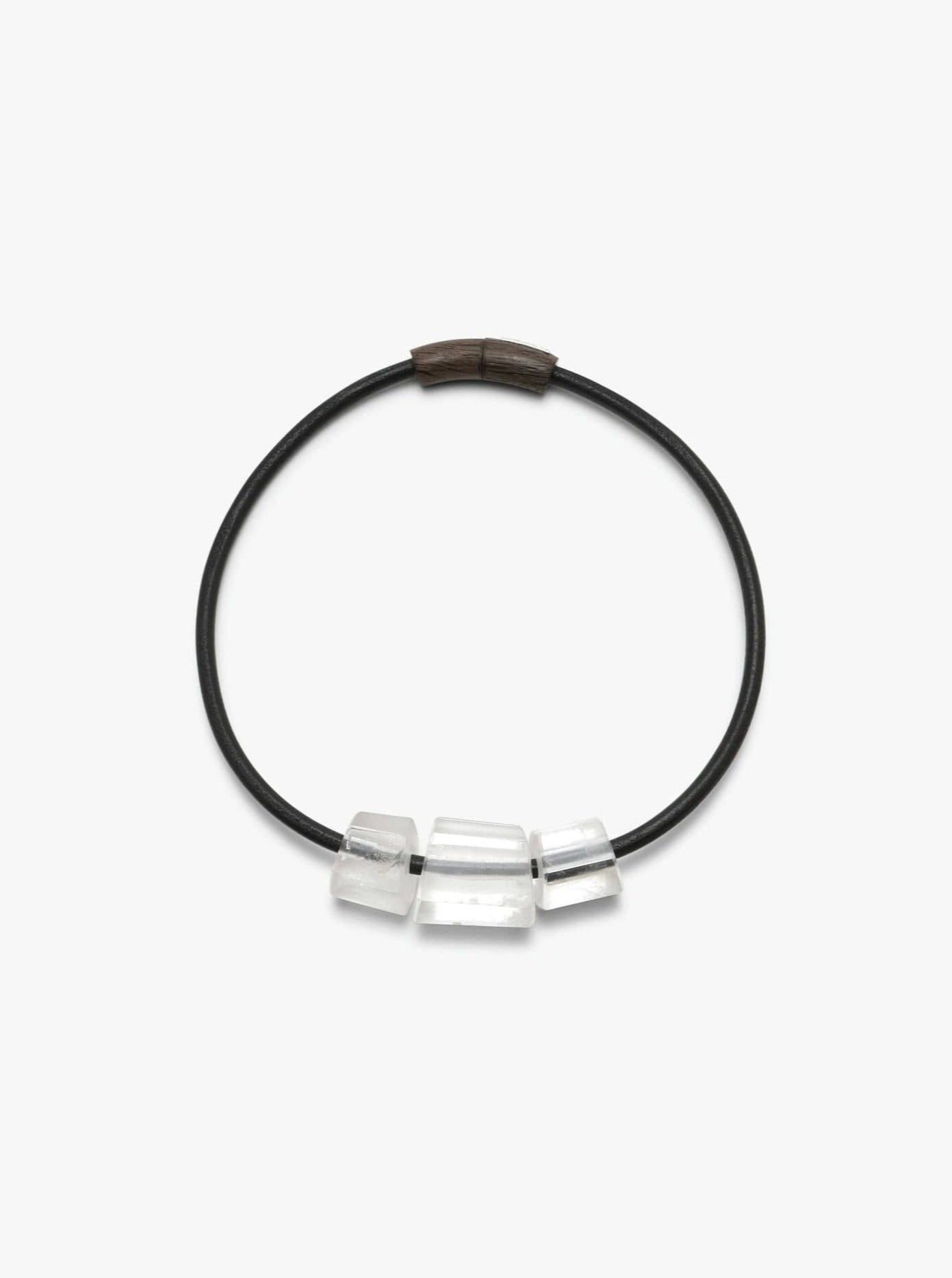 Élume necklace: leather, mountain crystal