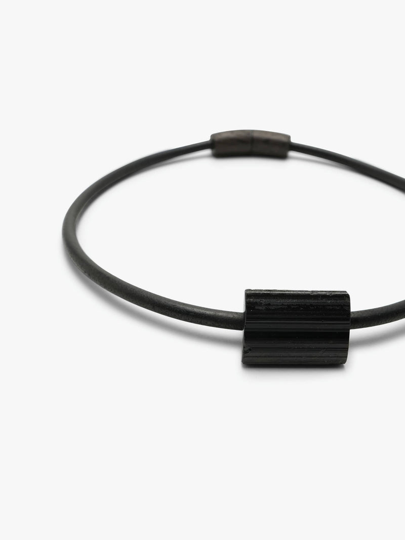 Liaison necklace: leather, bog oak, tourmaline