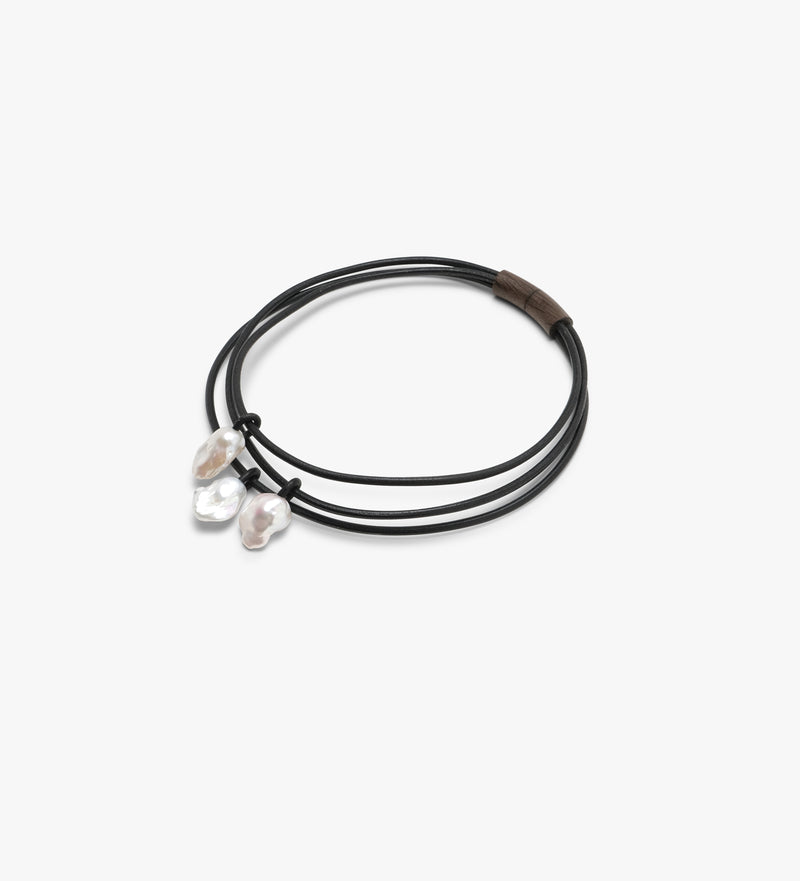 Réseau necklace: leather, bog oak, baroque pearl