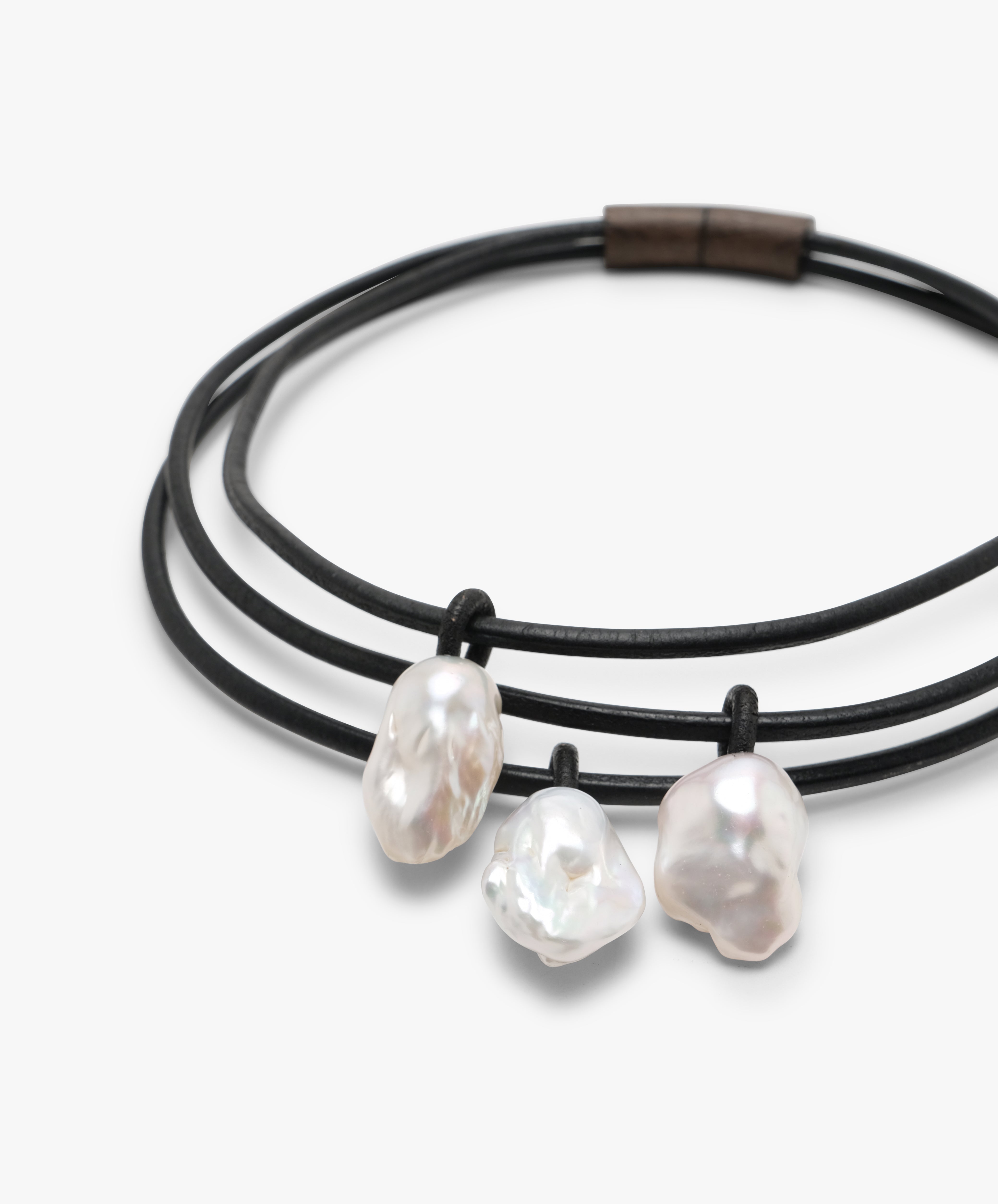Réseau necklace: leather, bog oak, baroque pearl