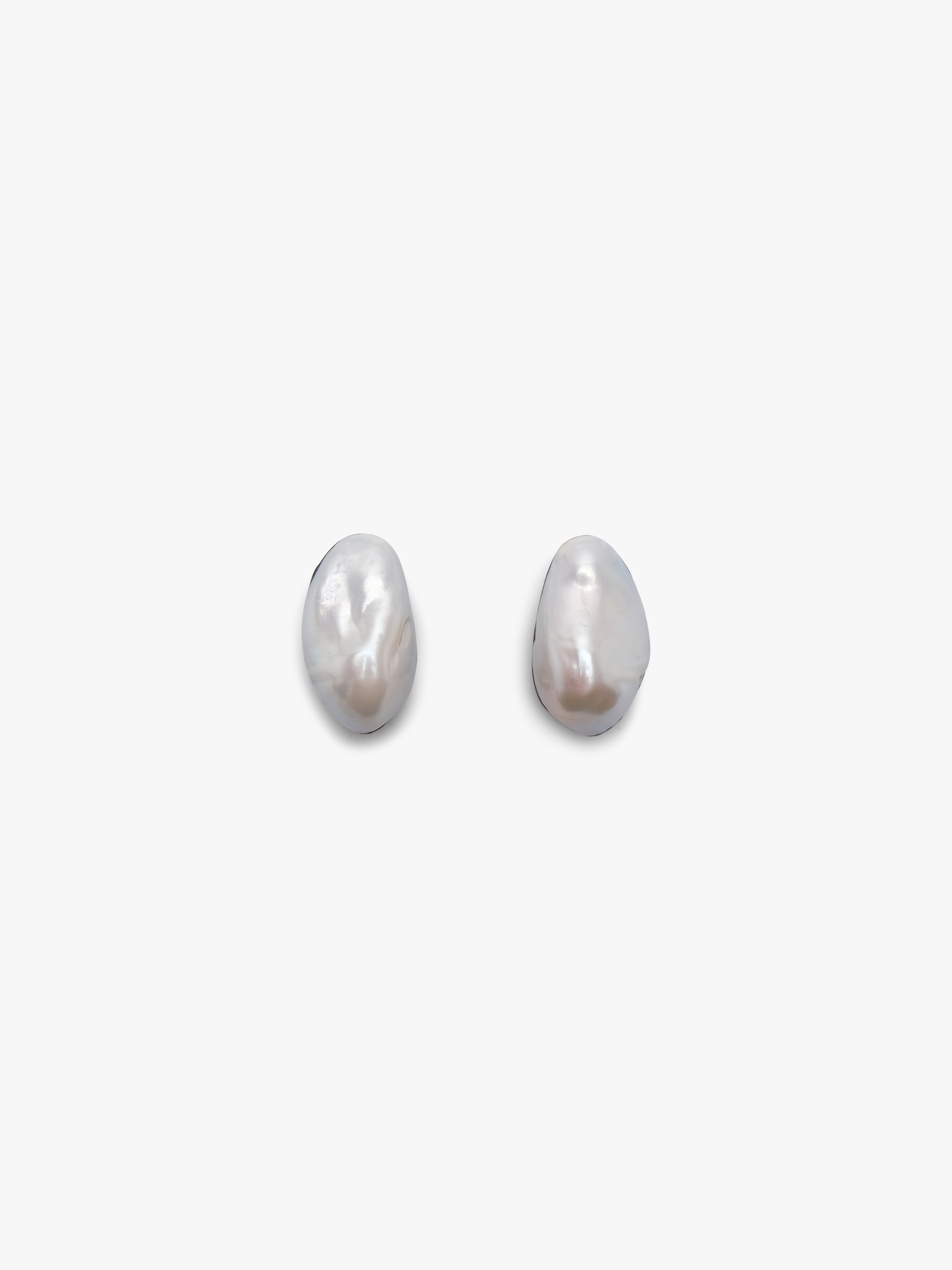 Ombrelle stud earrings: baroque pearl, bog oak