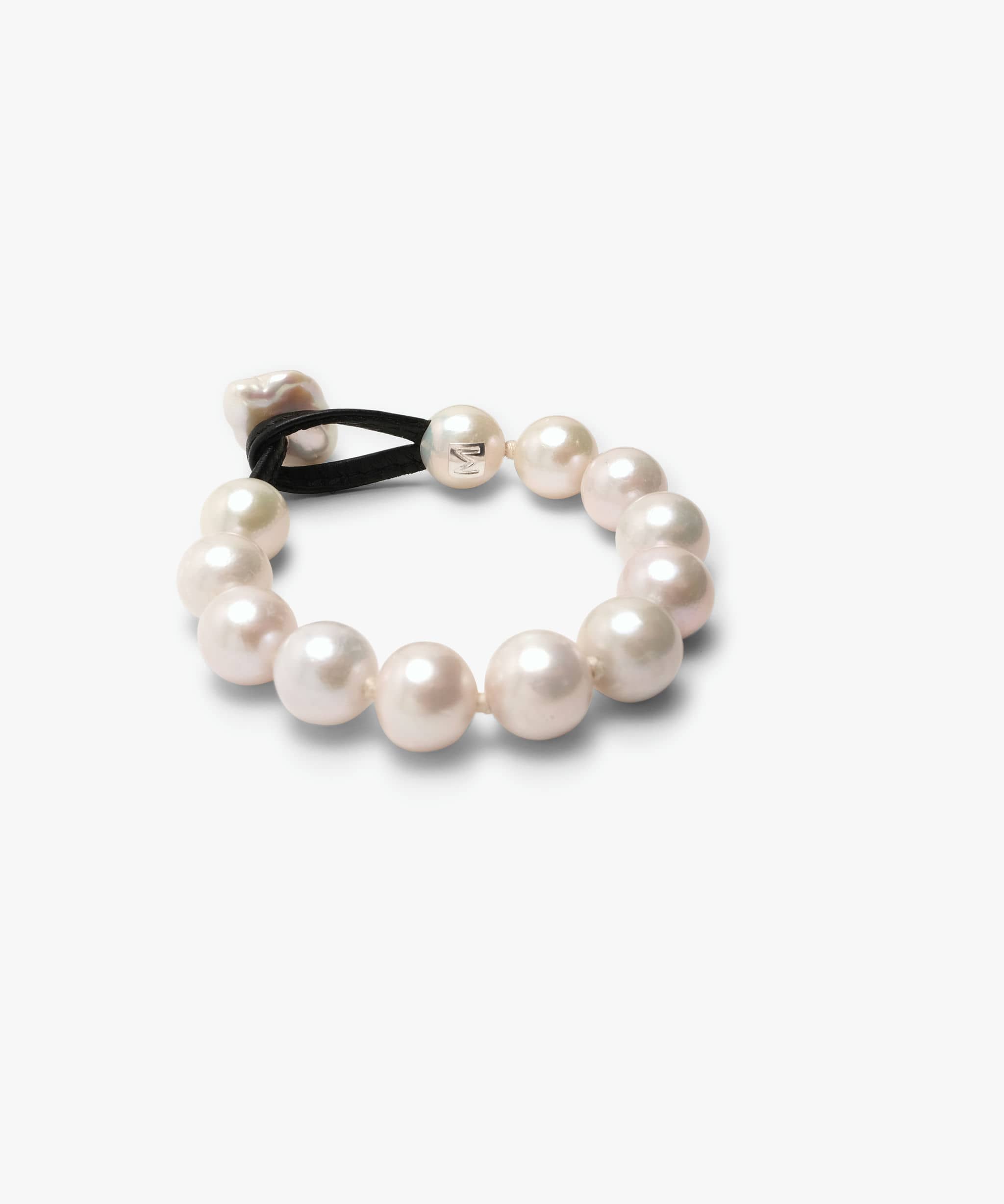Aube bracelet: freshwater pearls