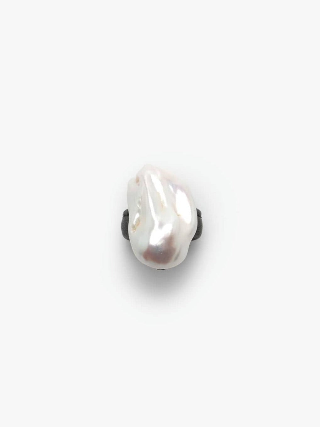 Lune ring: baroque pearl, leather