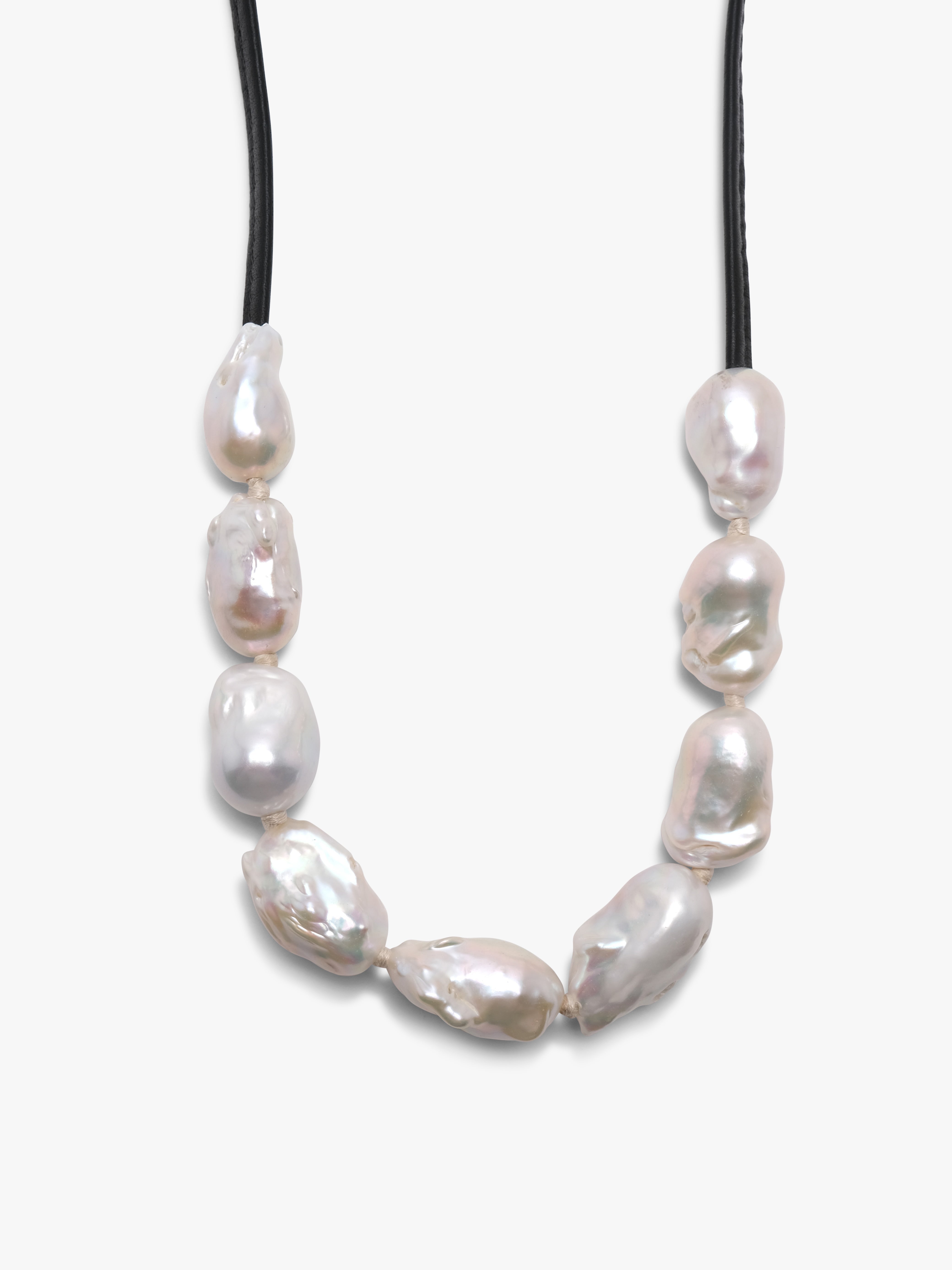 Orée necklace: leather, baroque pearls