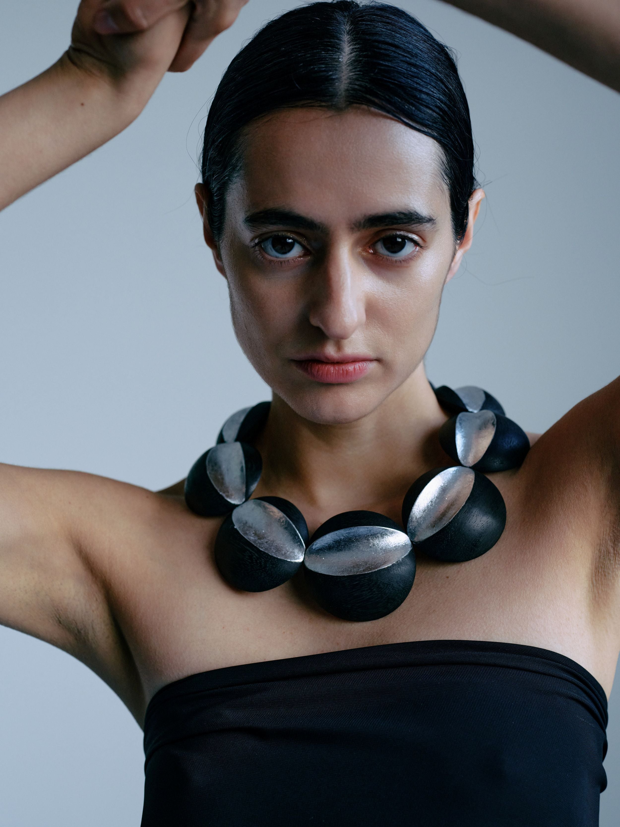 Sava necklace: acacia, silverfoil