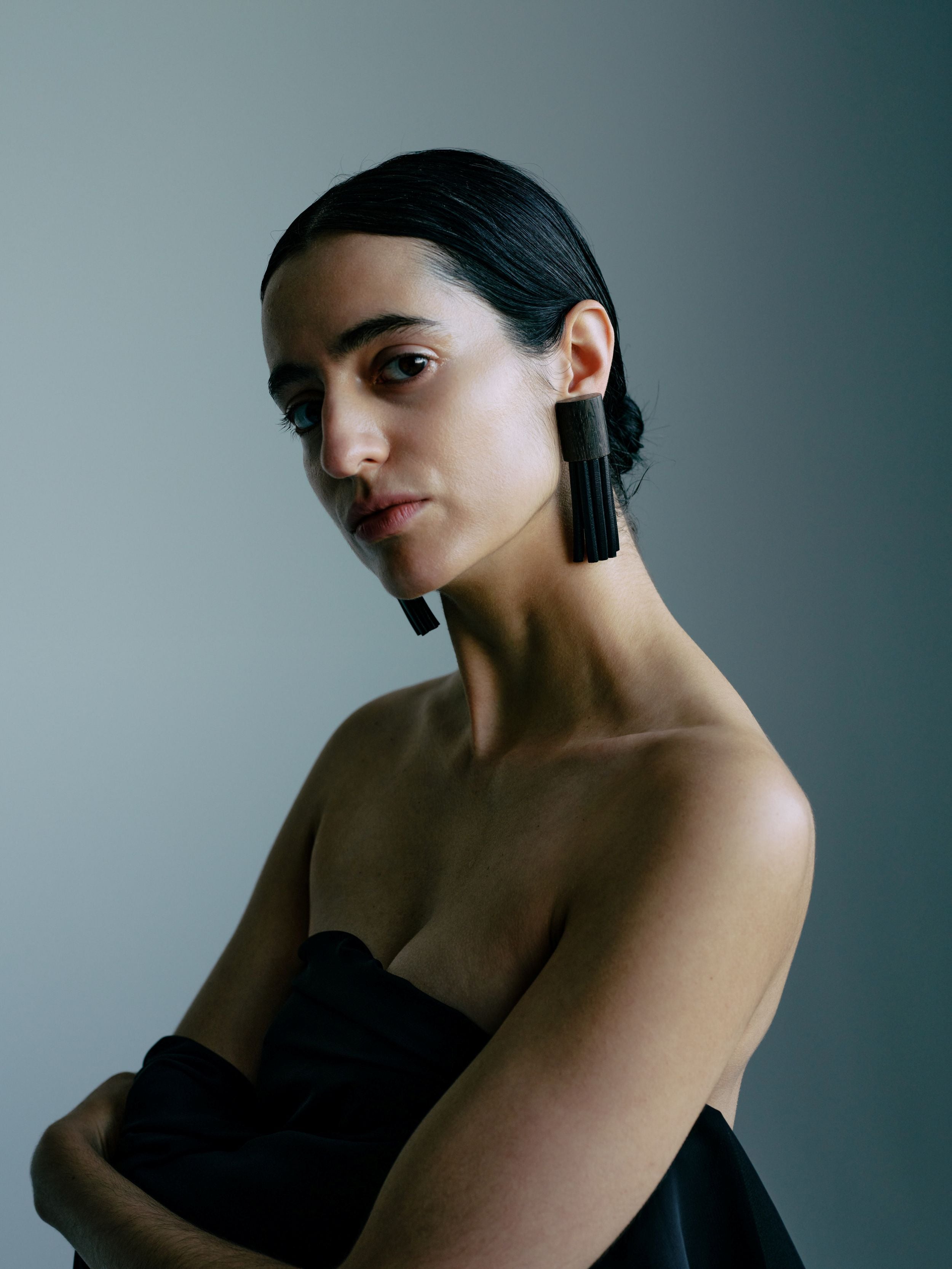 Apira earrings: leather, bog oak