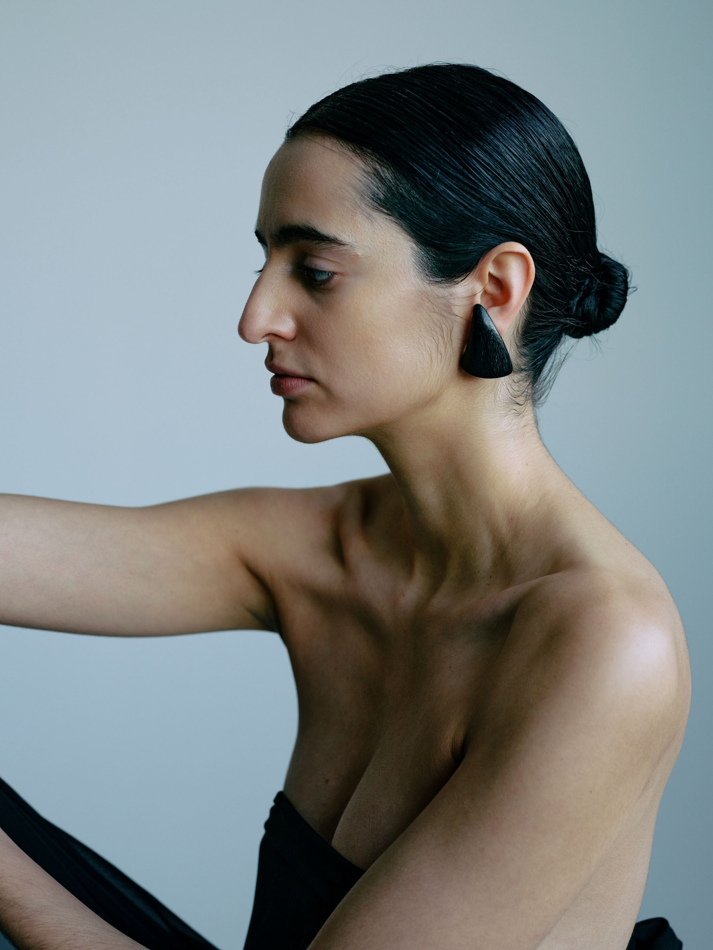 Haze earrings: black acacia