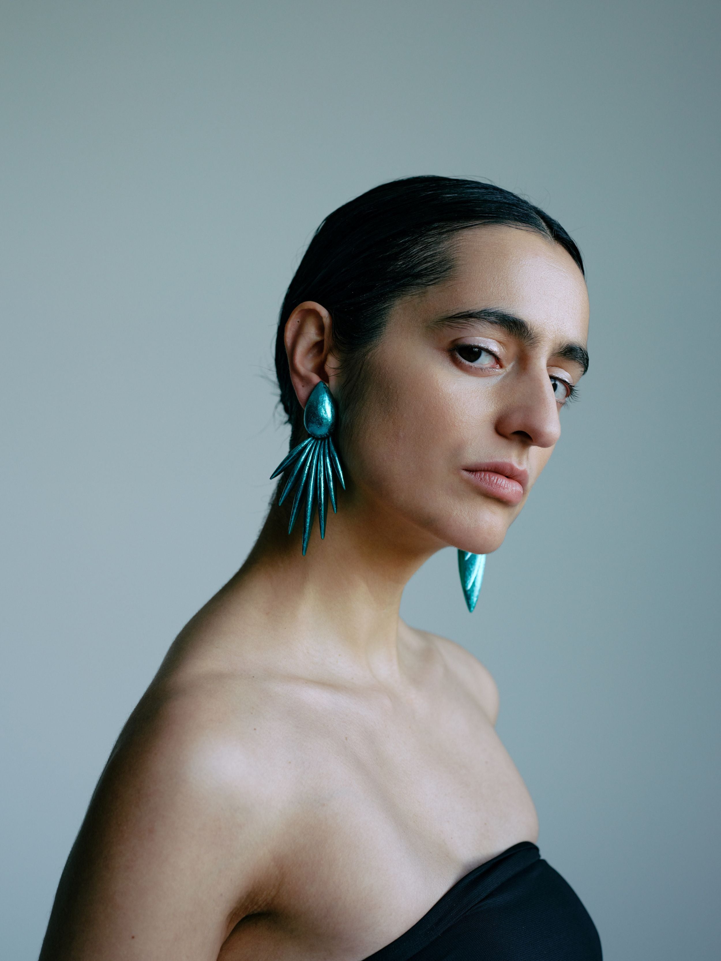 Quasi earrings: acacia, bluefoil