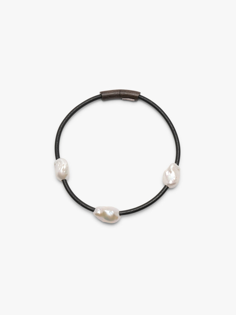 Mint necklace: baroque pearls, leather