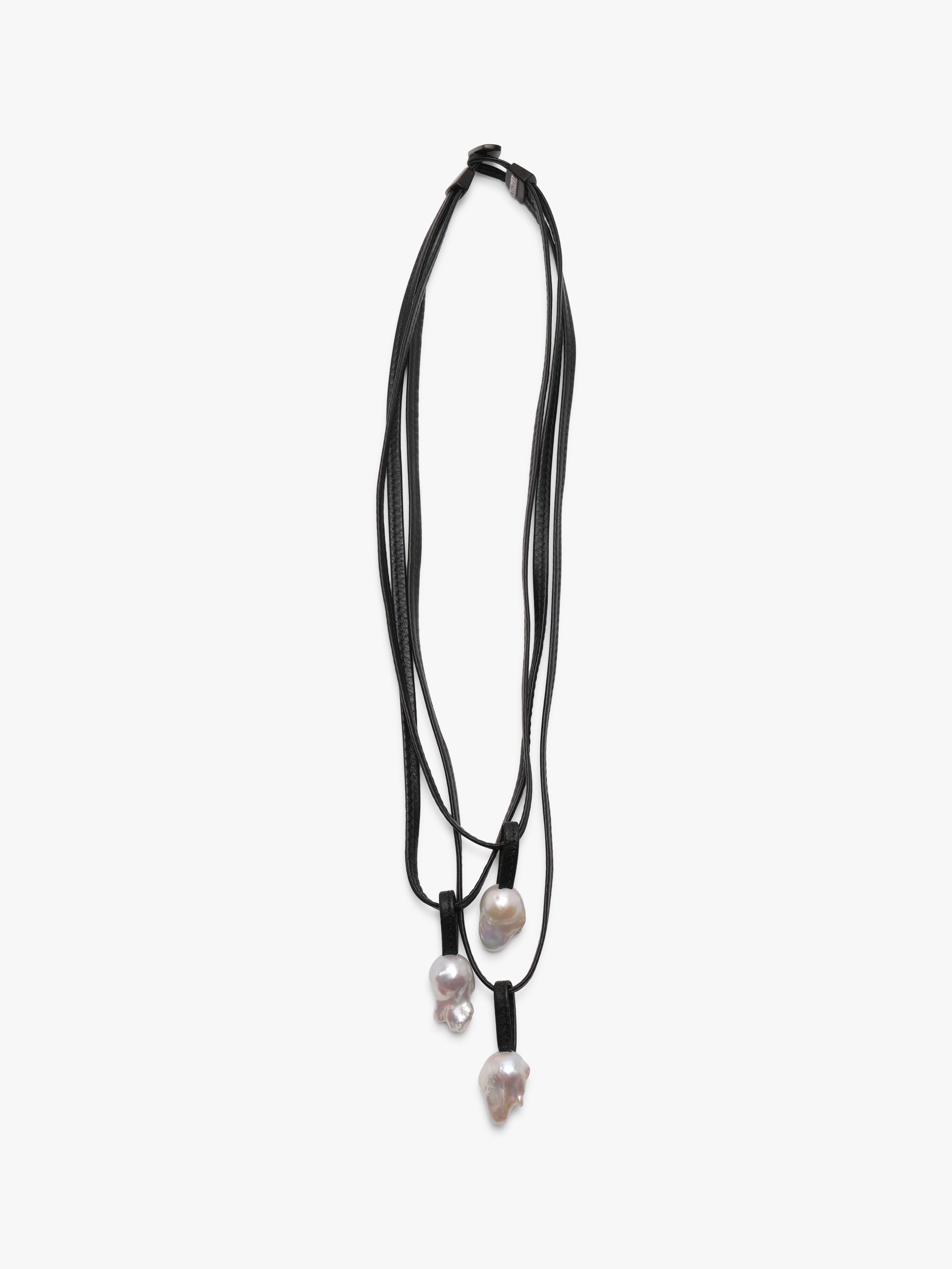 Albéa necklace: baroque pearls, leather