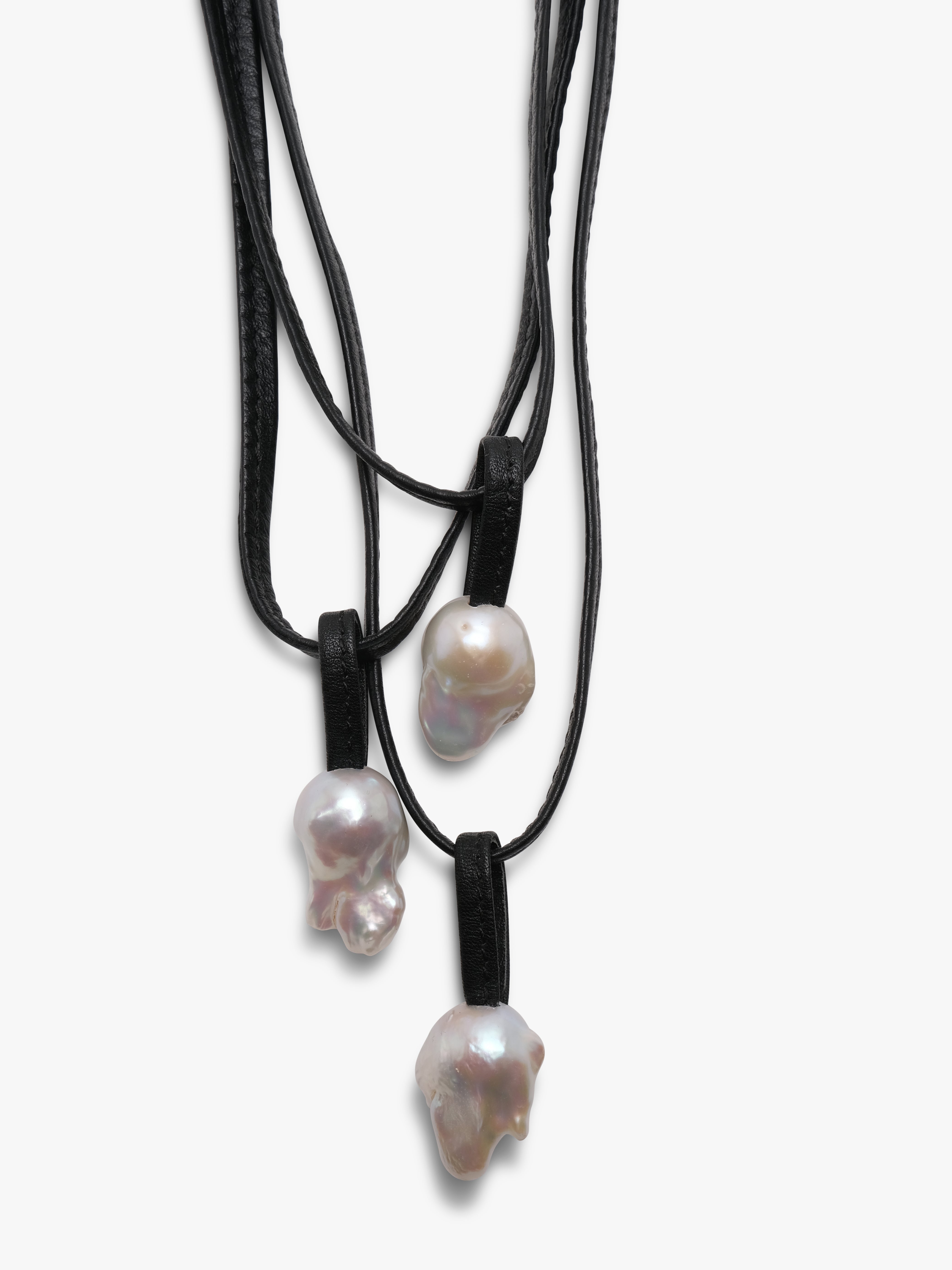 Albéa necklace: baroque pearls, leather