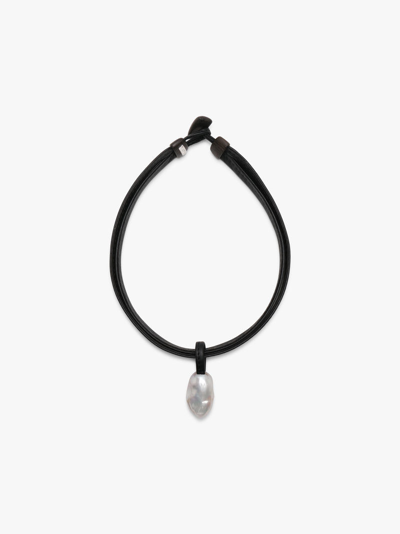 Charbon necklace: leather, baroque pearl
